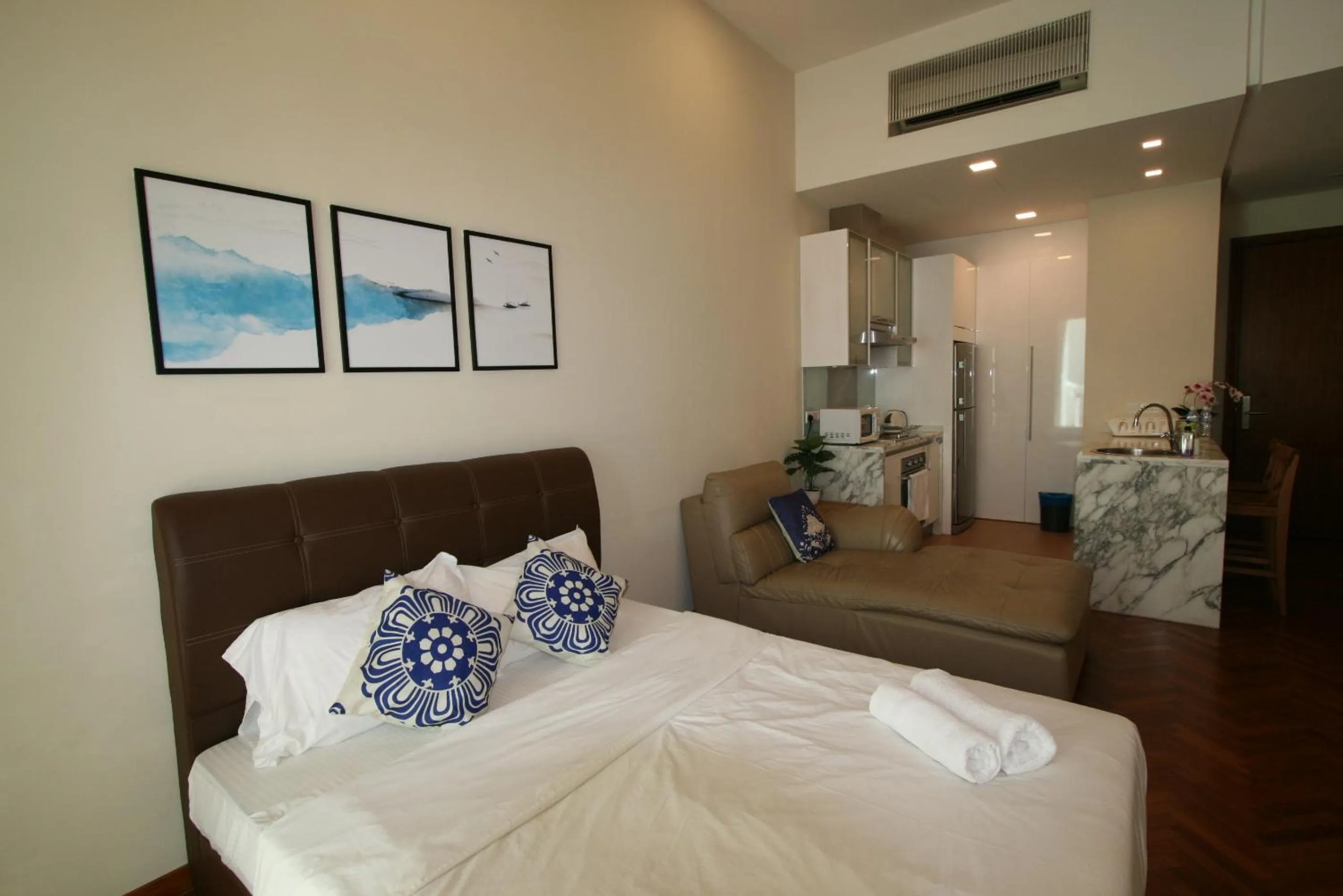 Living room, Bed in Profolio @ Straits Quay