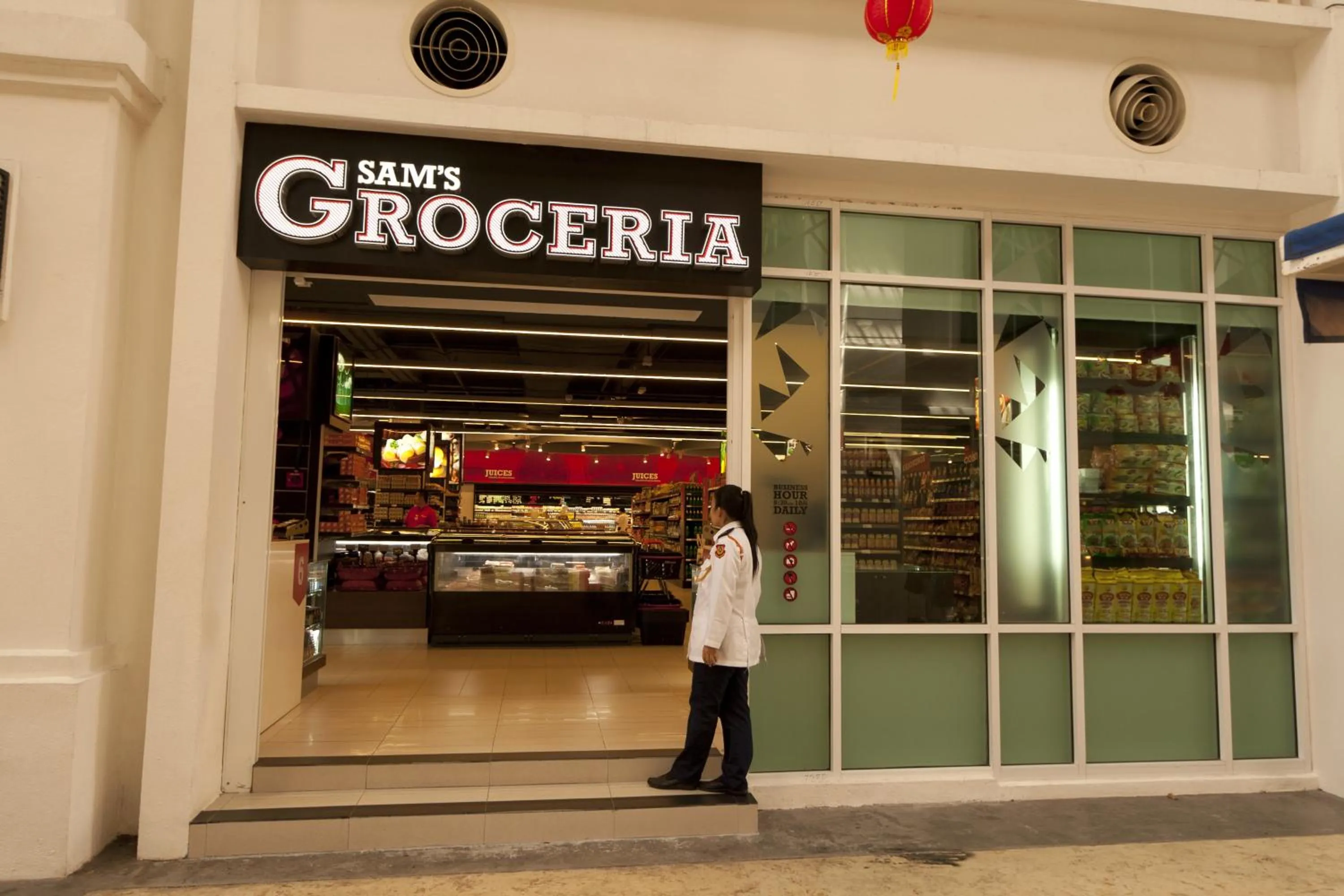 On-site shops in Profolio @ Straits Quay