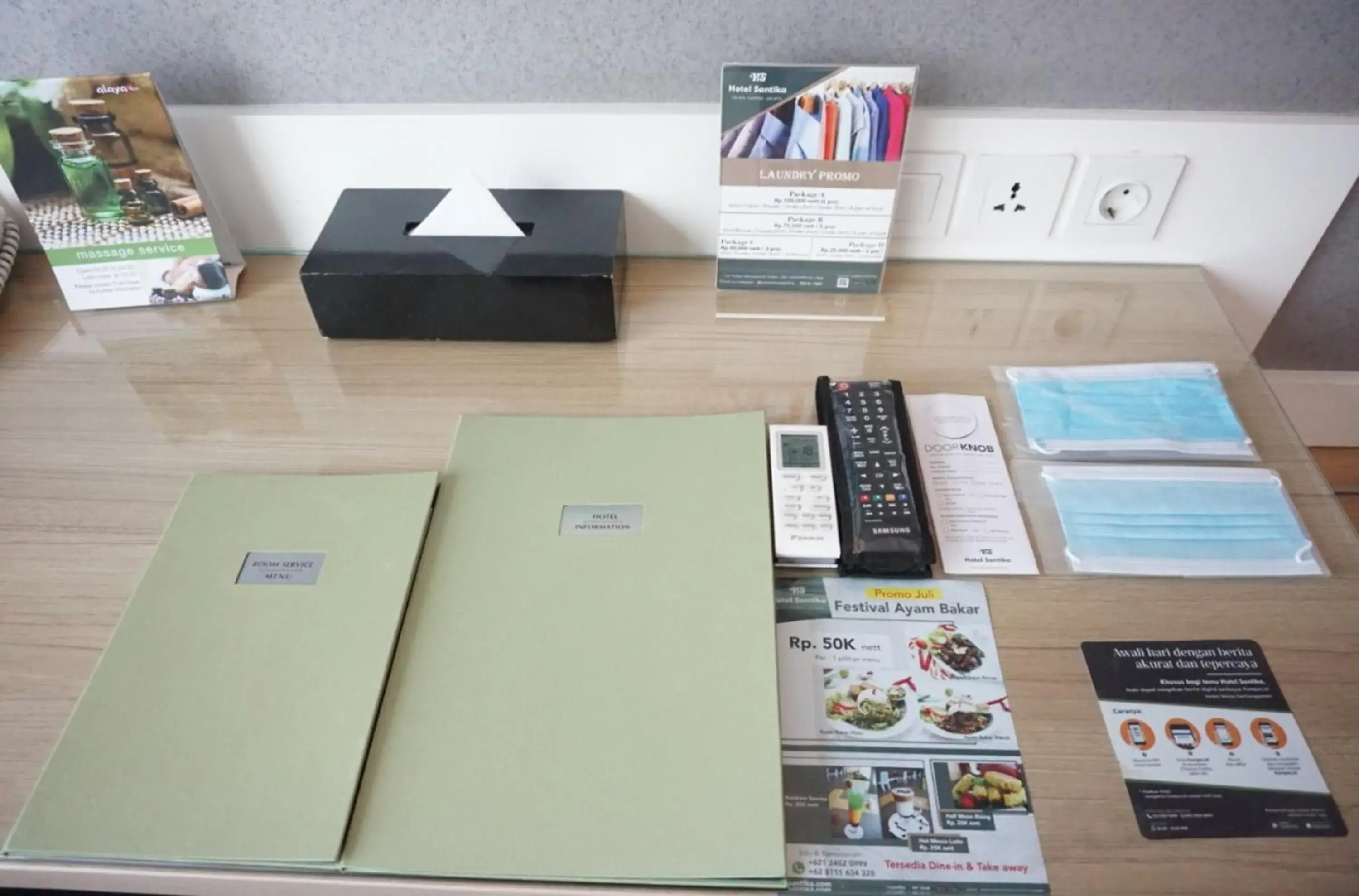 Deluxe King Room in Hotel Santika Kelapa Gading Deluxe King Room in Hotel Santika Kelapa Gading