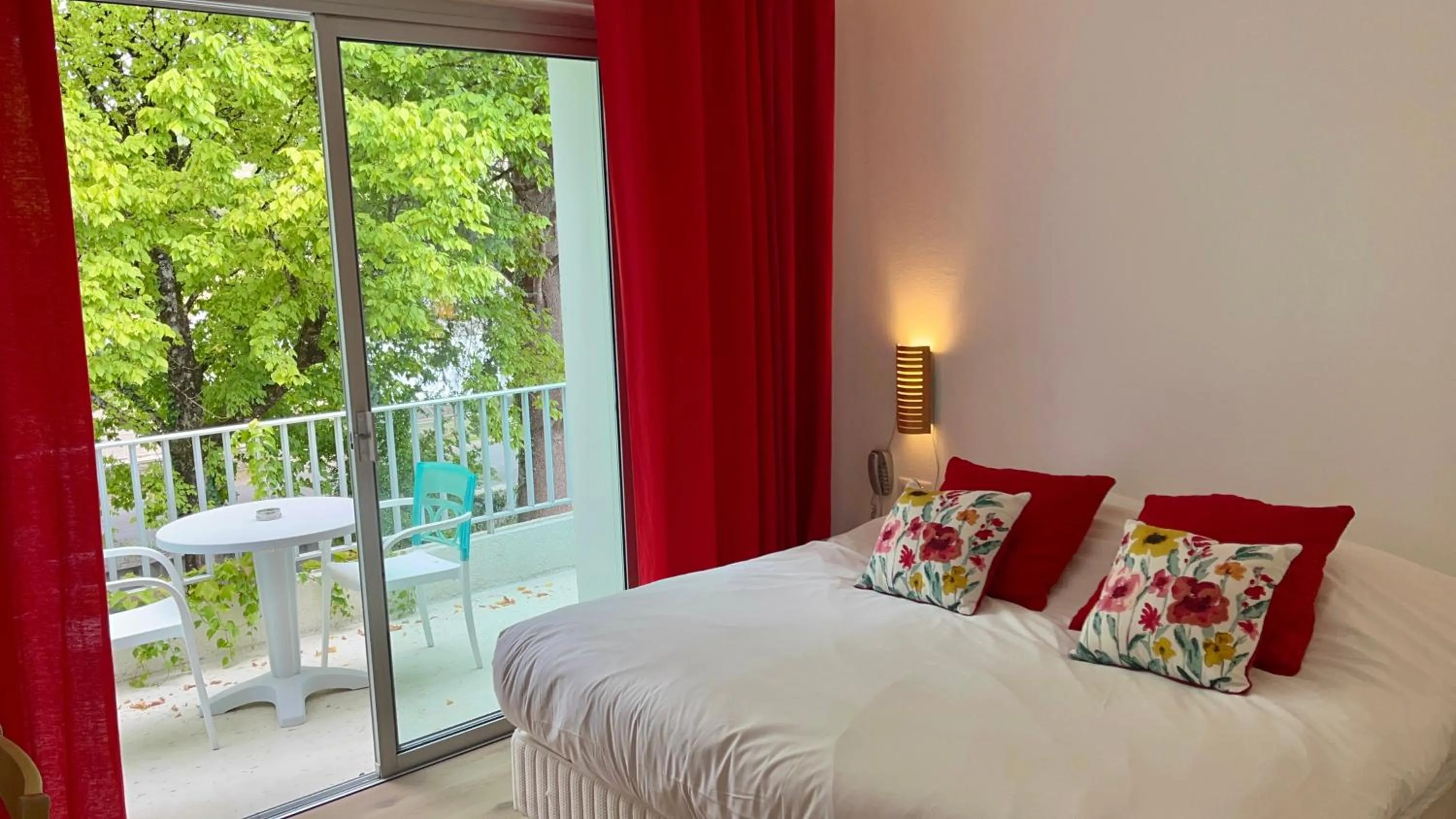 Bed in Hôtel La Ségalière Spa Bar