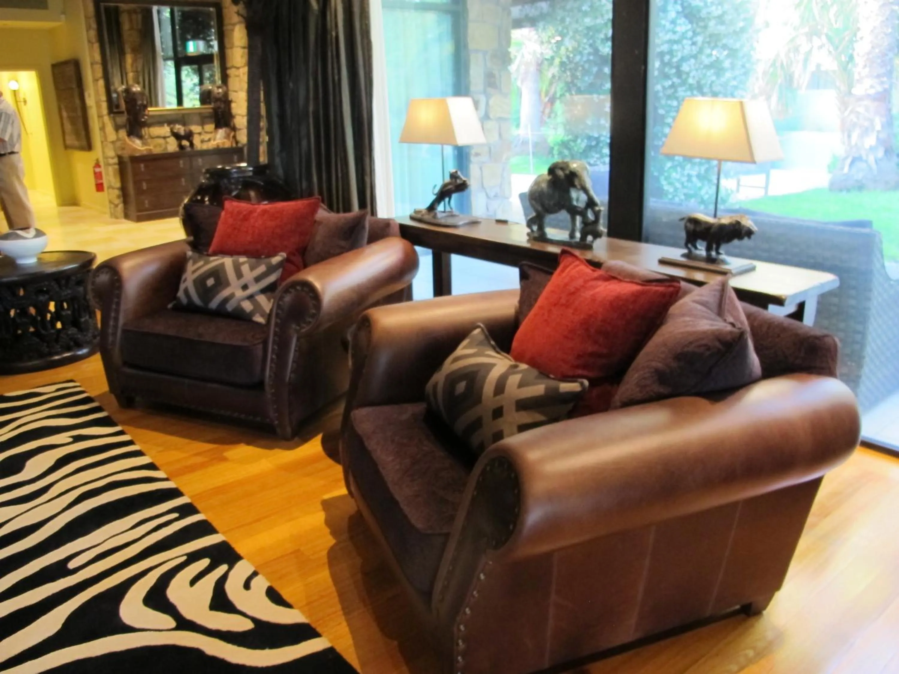 Communal lounge/ TV room in Jamala Wildlife Lodge