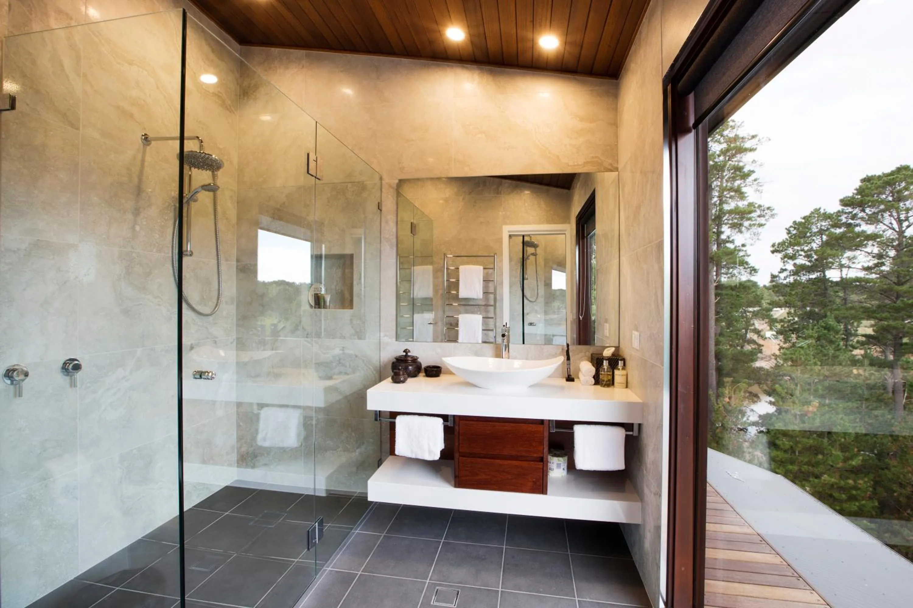 Shower in Jamala Wildlife Lodge