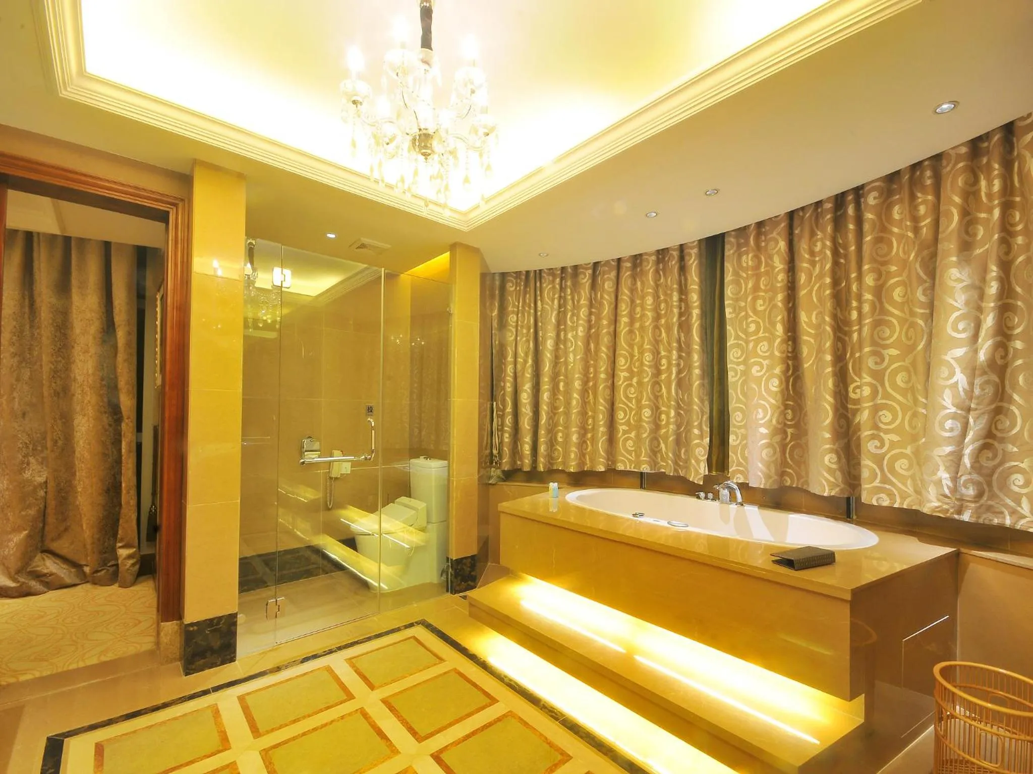 Bathroom, Bed in Wenchang Waika Hotel