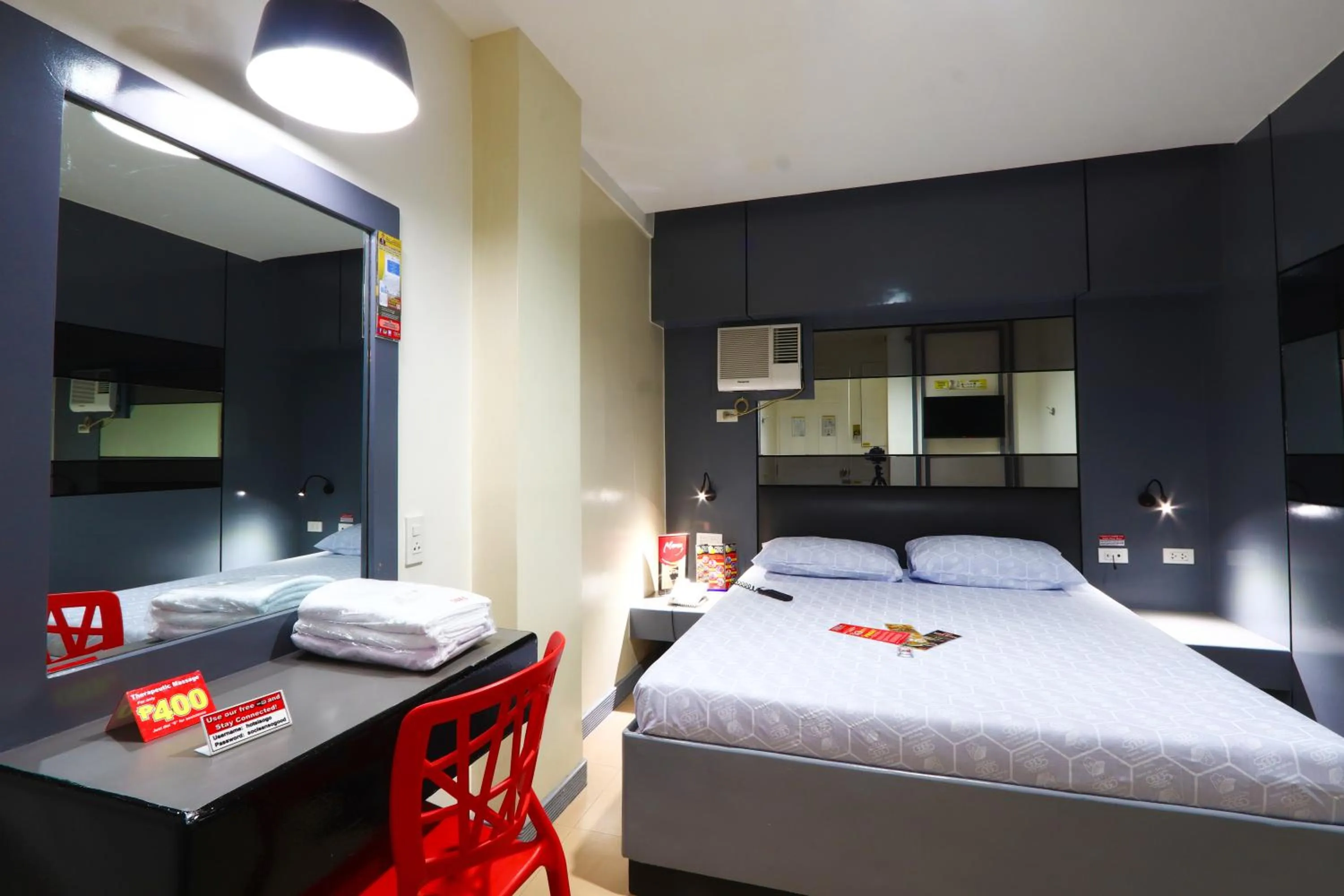 Bedroom, Bed in Hotel Sogo - Pasay Rotonda