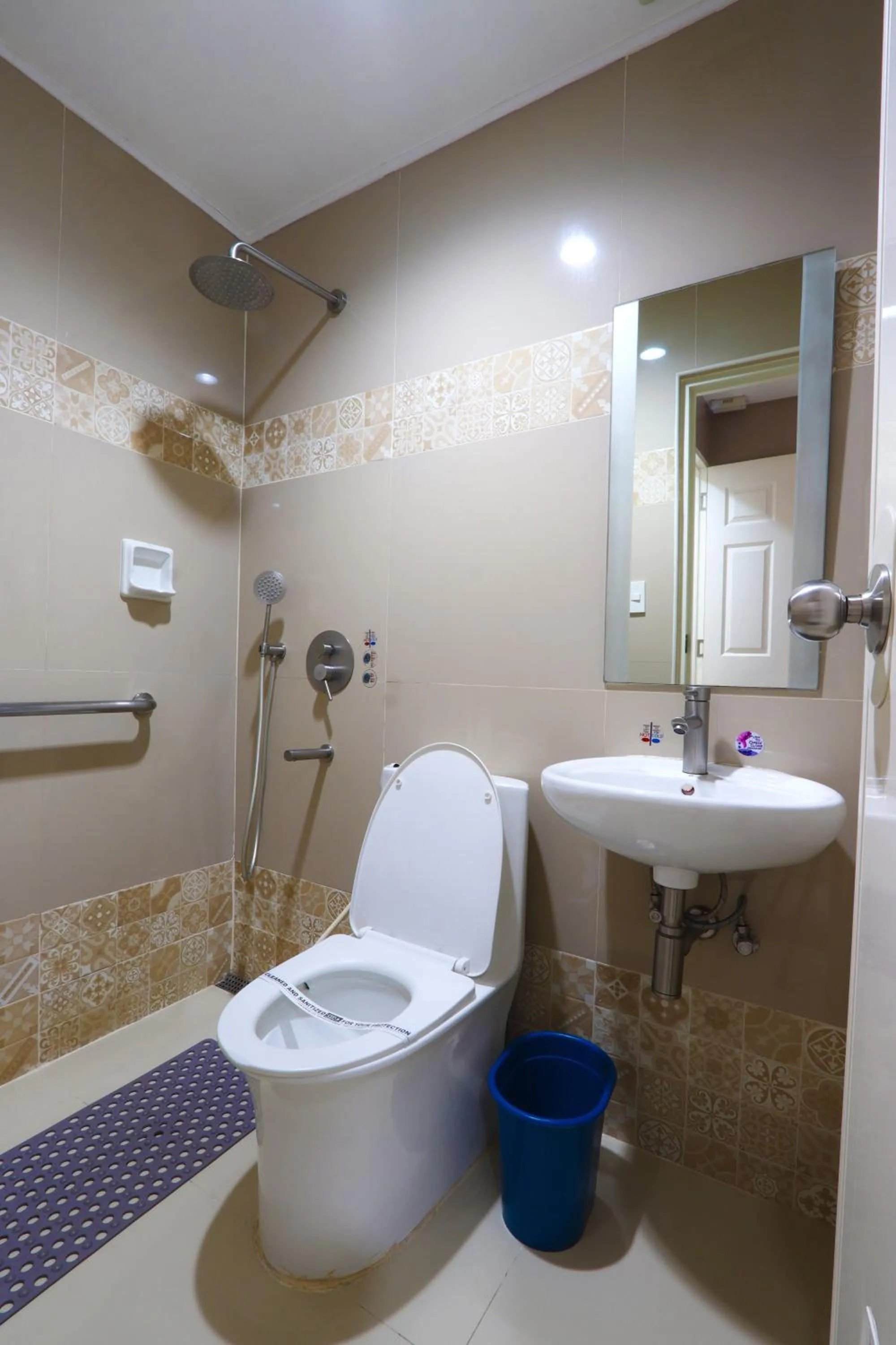 Bathroom in Hotel Sogo - Pasay Rotonda
