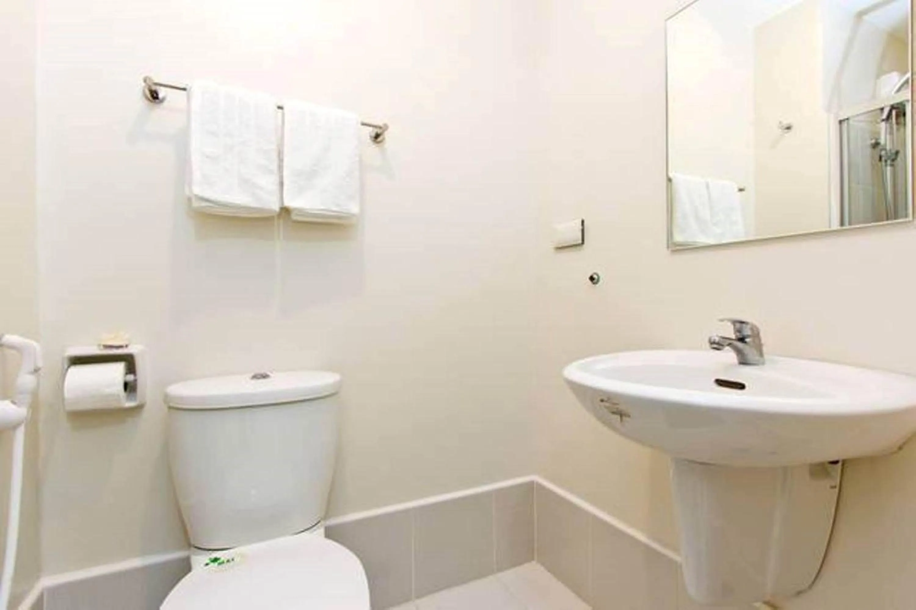 Bathroom in Condo Studio Luxe in Princeton Residences