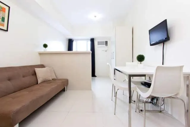 TV and multimedia in Condo Studio Luxe in Princeton Residences