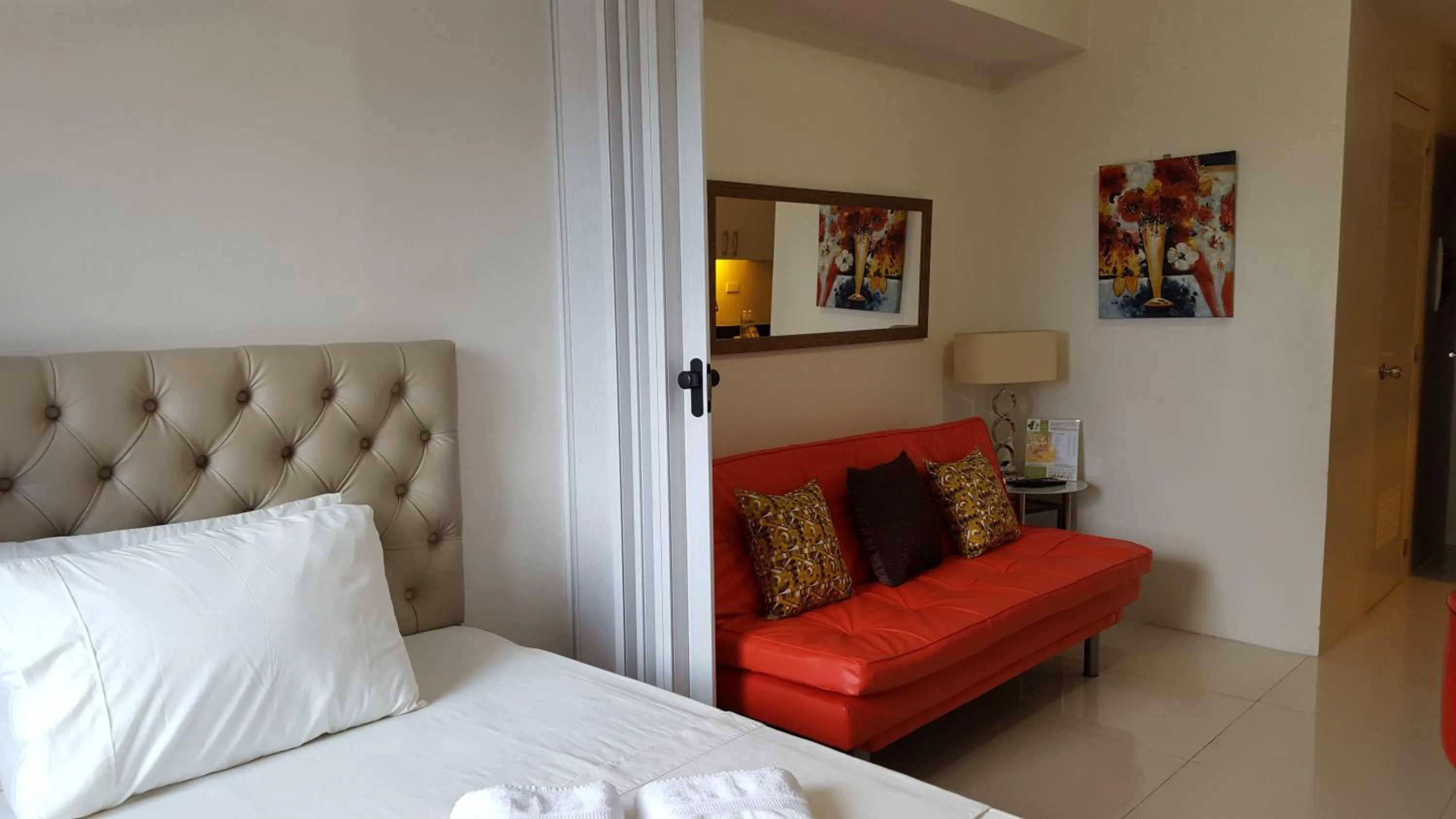 Seating area, Bed in Condo Studio Luxe in Princeton Residences