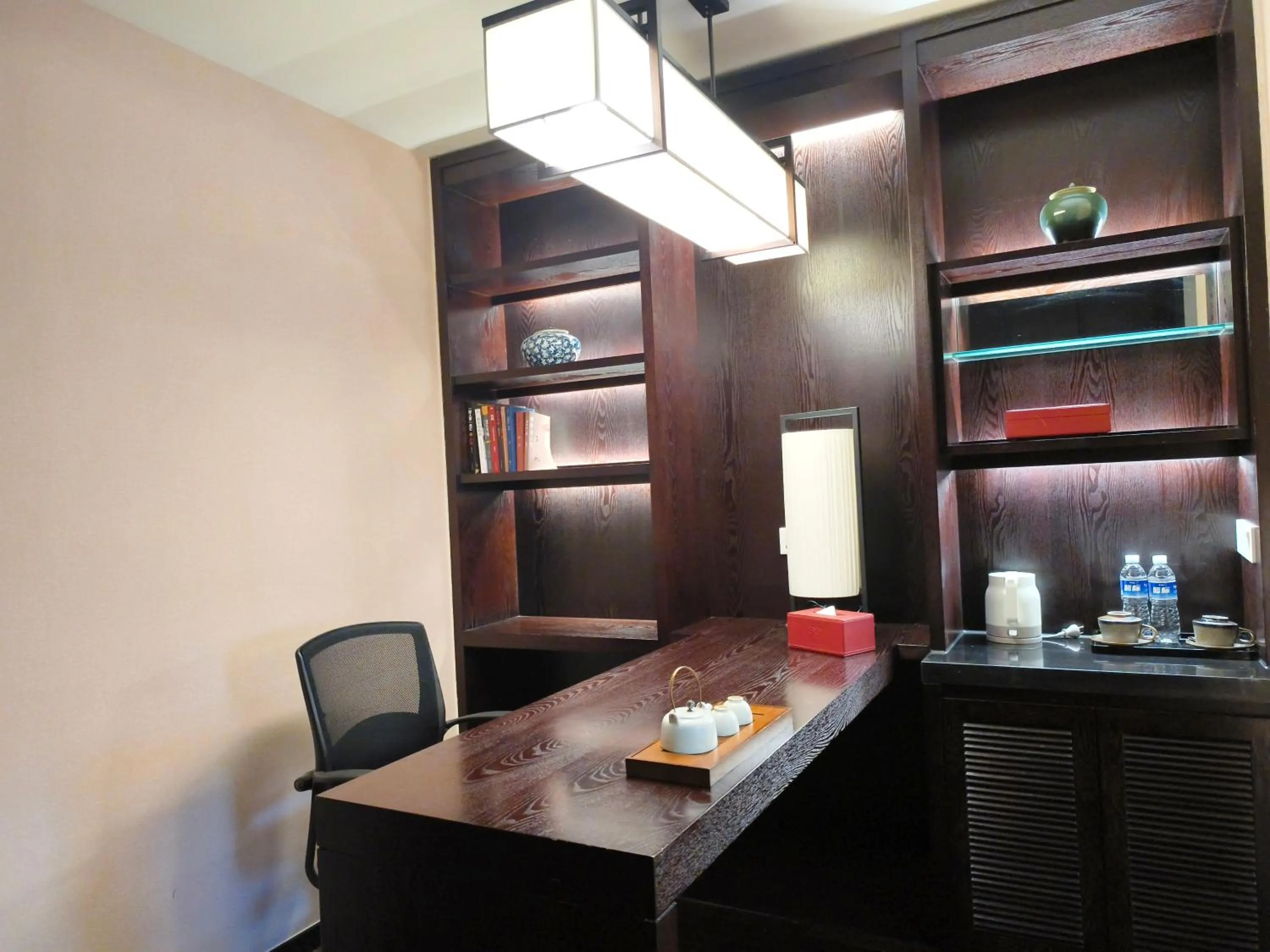 Seating area in SSAW Boutique Hotel Hangzhou East - Free Self Service Laundry