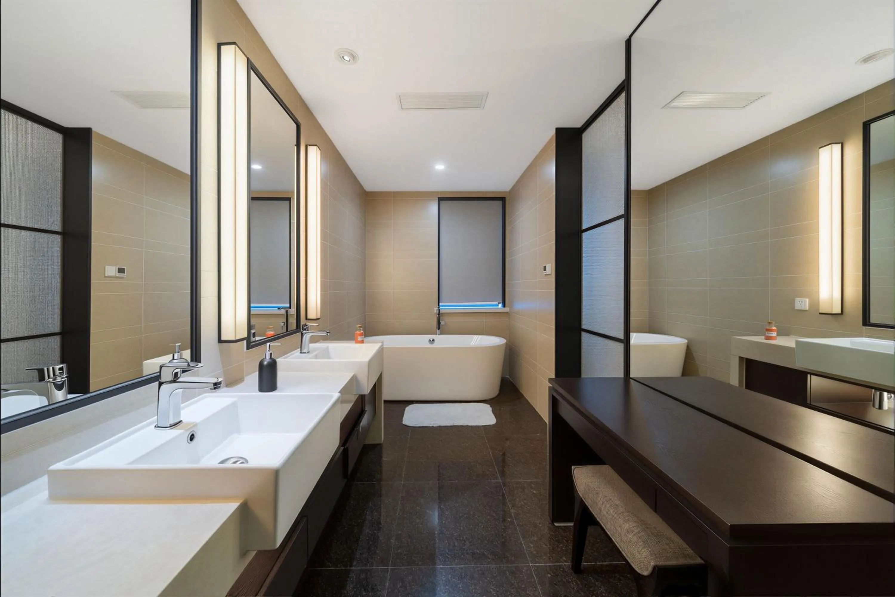 Bathroom in SSAW Boutique Hotel Hangzhou East - Free Self Service Laundry