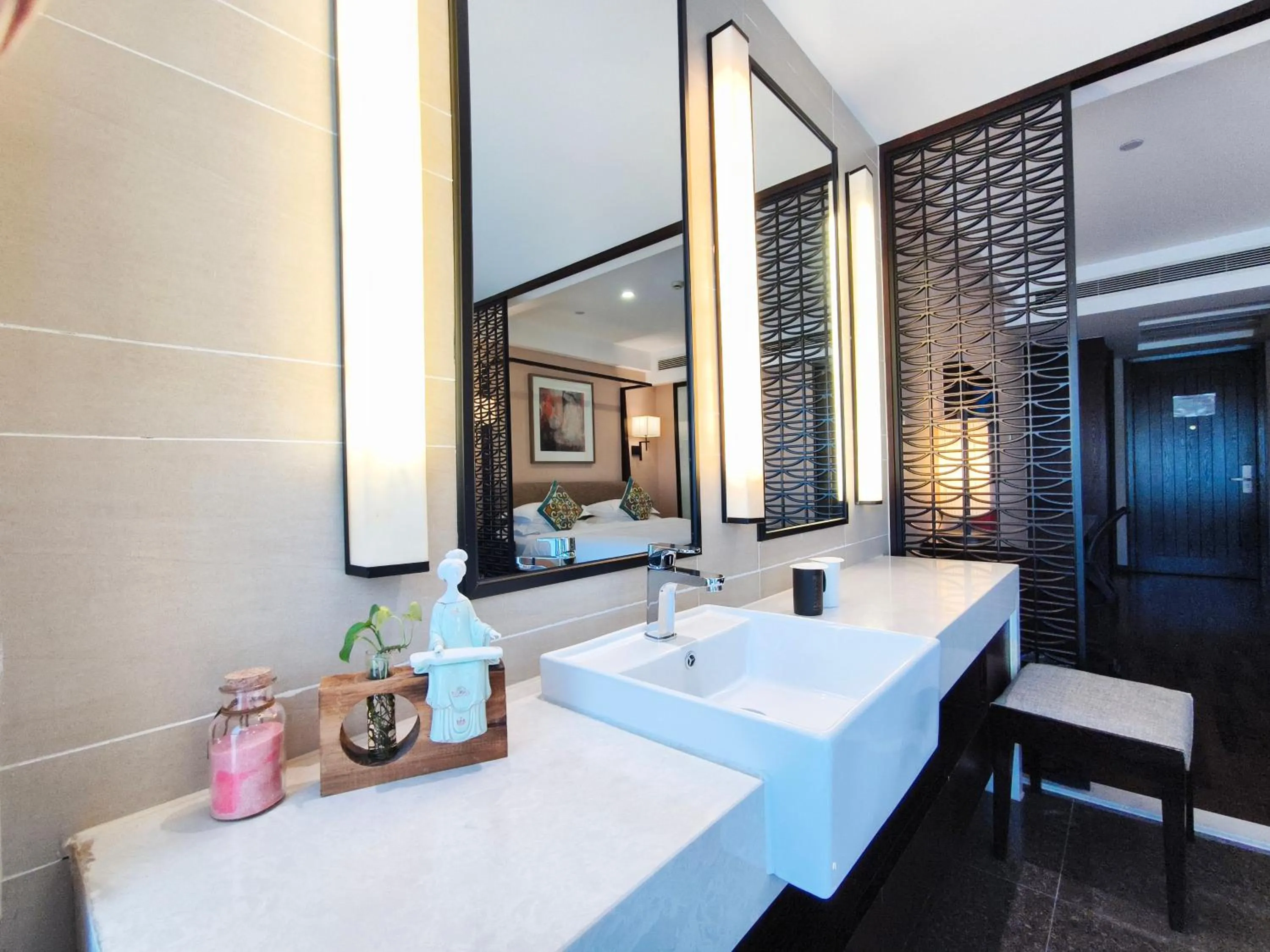 Bathroom in SSAW Boutique Hotel Hangzhou East - Free Self Service Laundry