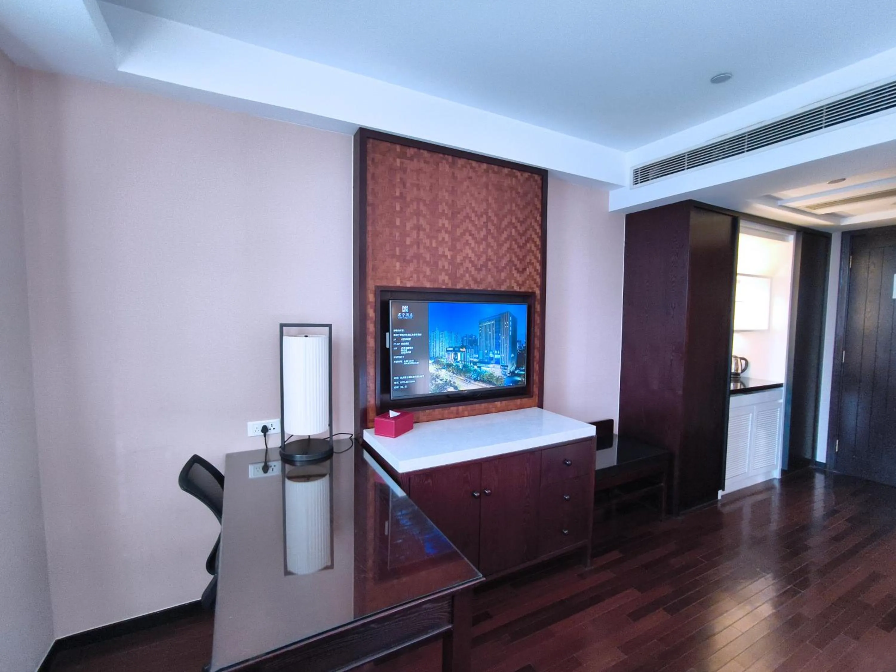 TV and multimedia, Bed in SSAW Boutique Hotel Hangzhou East - Free Self Service Laundry