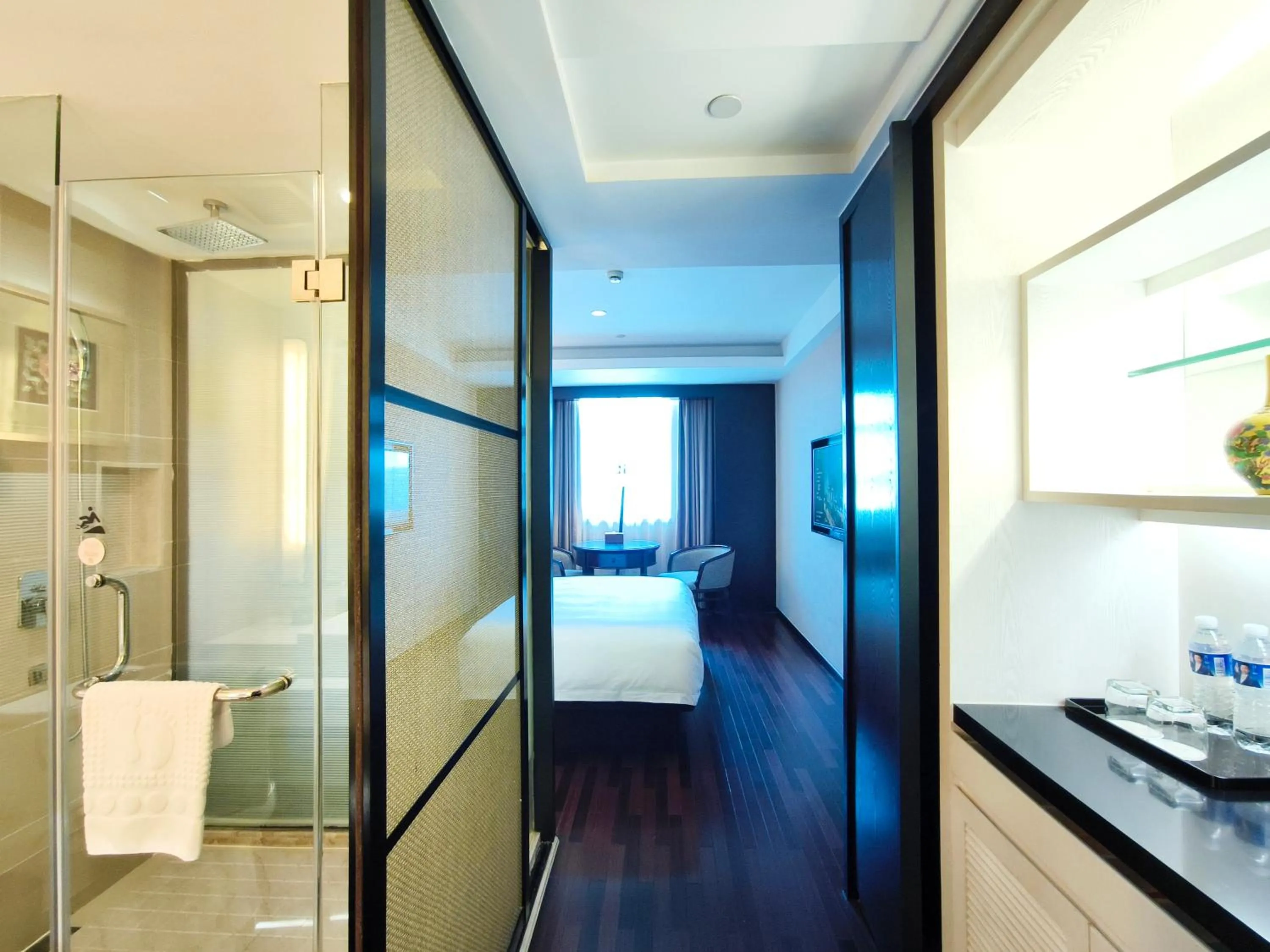 Photo of the whole room in SSAW Boutique Hotel Hangzhou East - Free Self Service Laundry