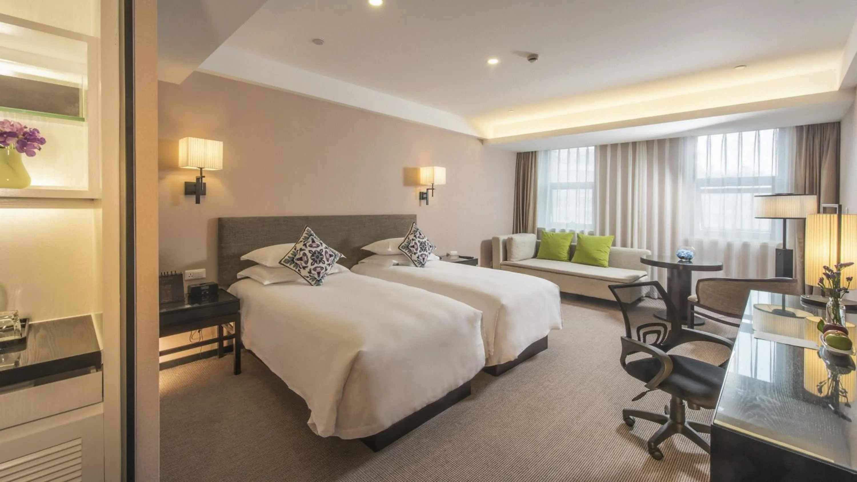 Photo of the whole room, Bed in SSAW Boutique Hotel Hangzhou East - Free Self Service Laundry