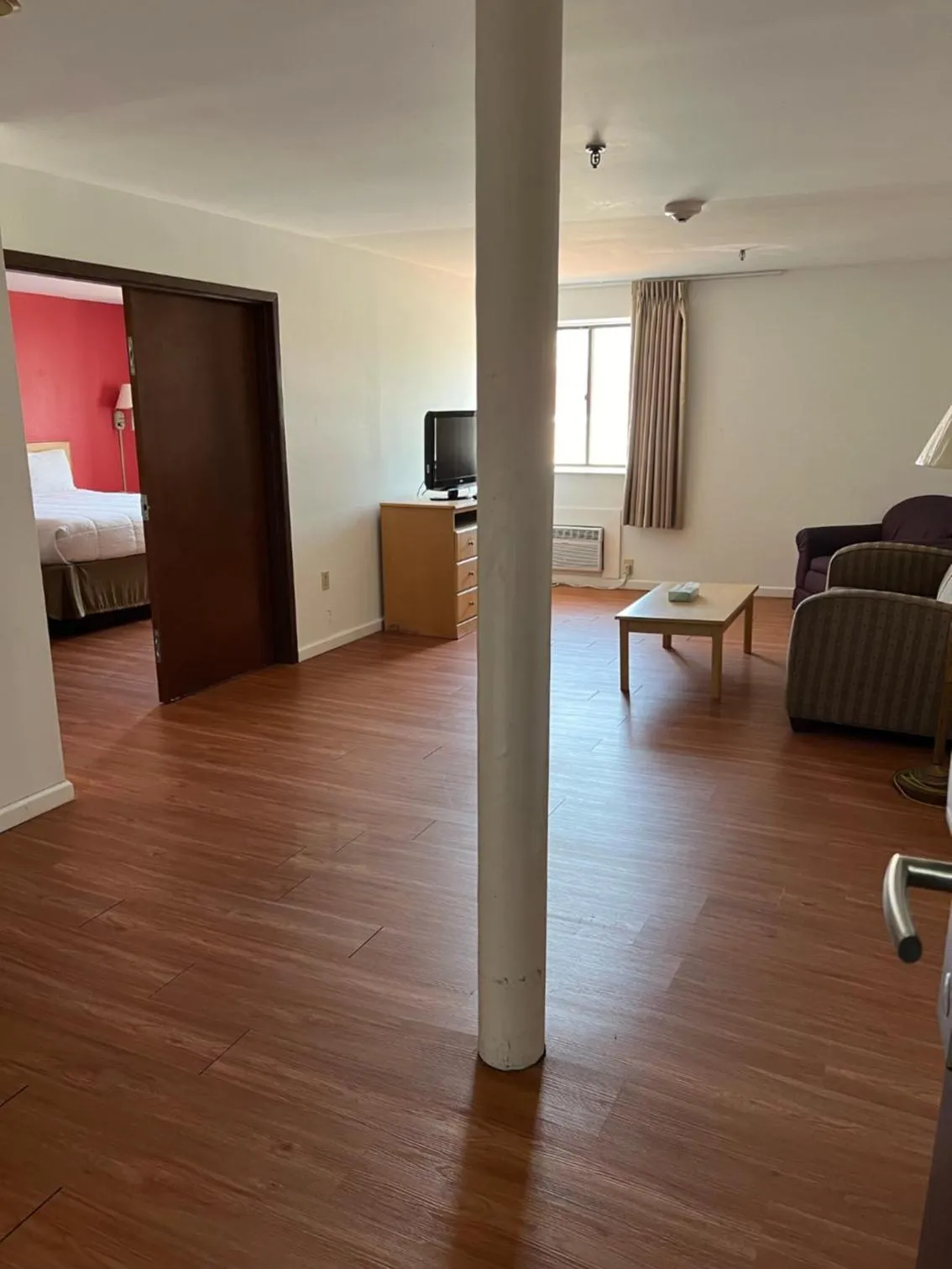 Living room, Bed in Pottsville Hotel