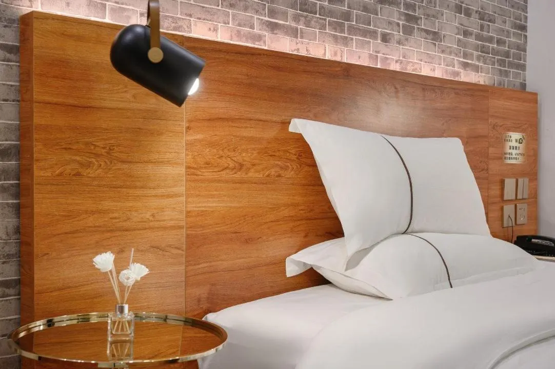 Bed in QiQiaoWu Fashion Hotel - Beijing Songjiazhuang Subway Station