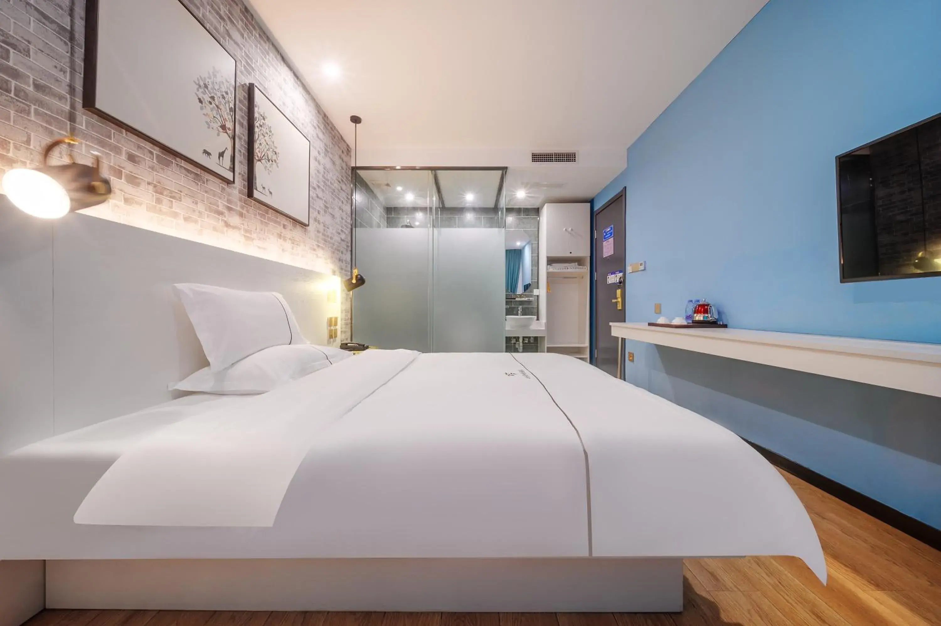 Deluxe Queen Room in QiQiaoWu Fashion Hotel Beijing Songjiazhuang Subway Station Deluxe Queen Room in QiQiaoWu Fashion Hotel Beijing Songjiazhuang Subway Station