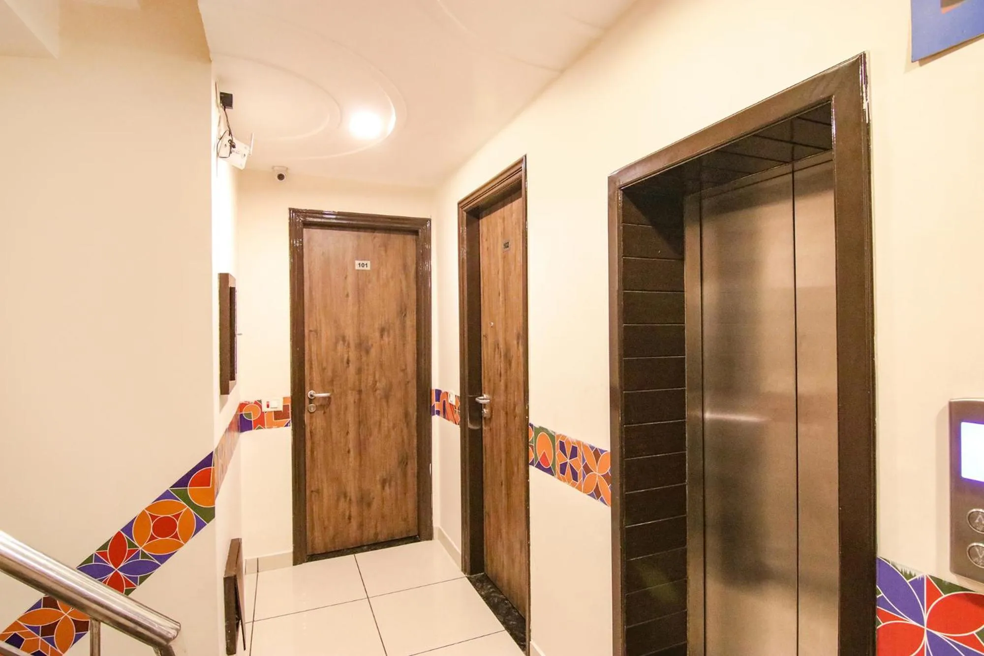 elevator in Hotel Rosewood Inn