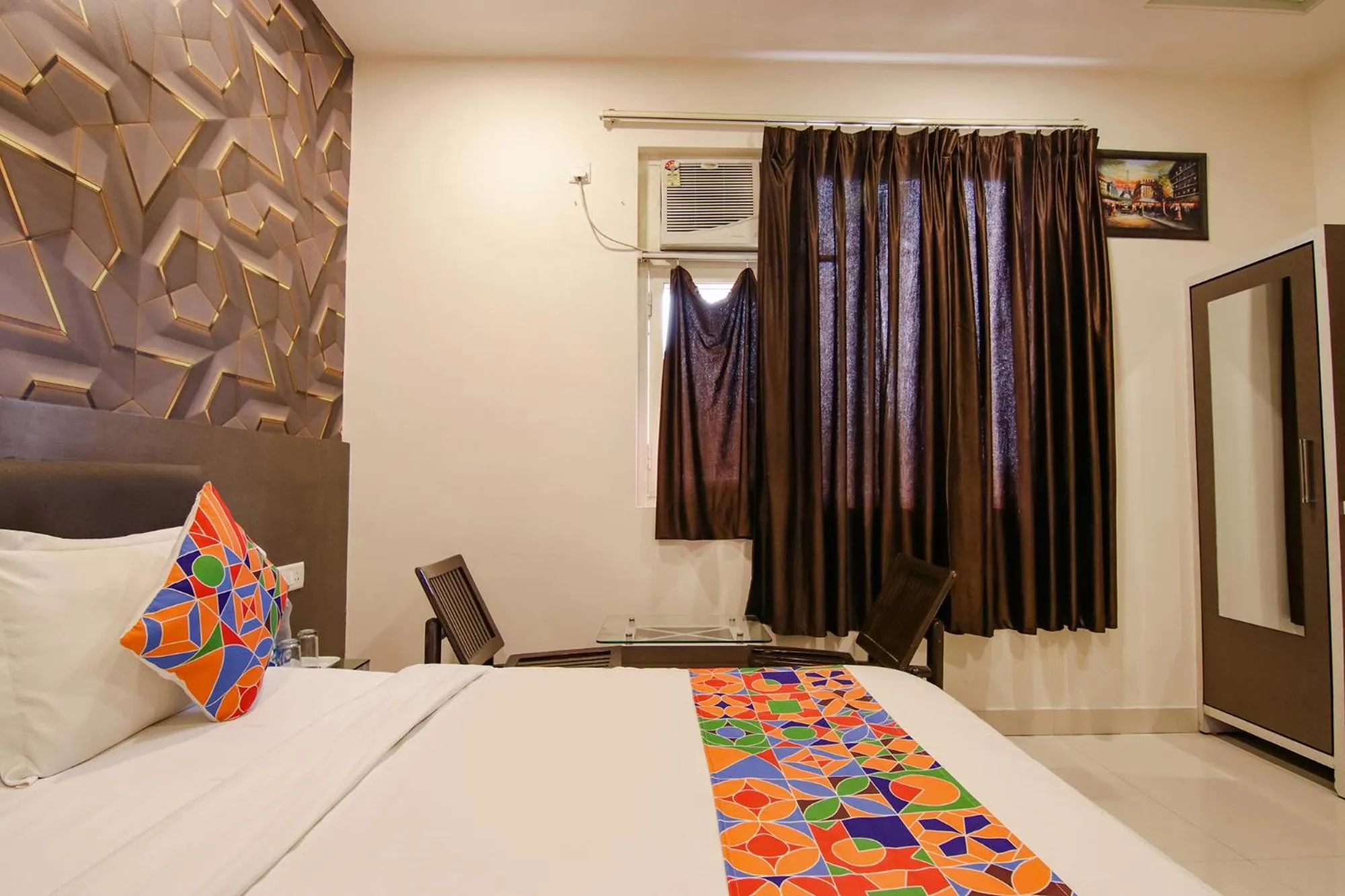 Bedroom, Bed in Hotel Rosewood Inn