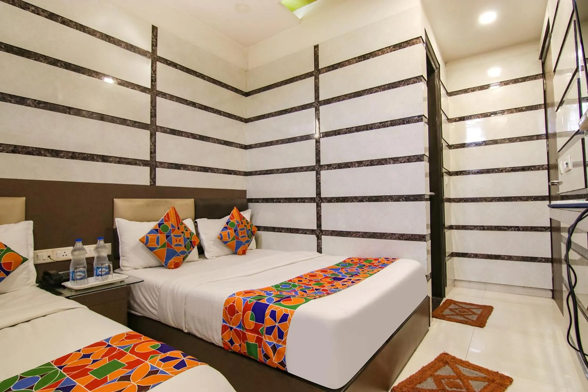 Bedroom, Bed in Hotel Rosewood Inn