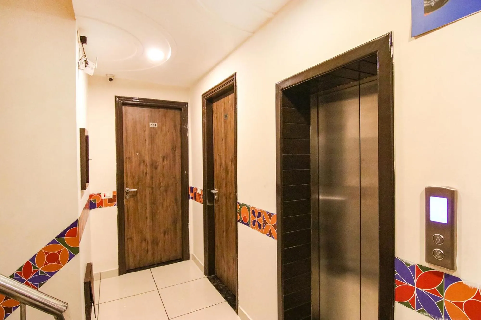 elevator in Hotel Rosewood Inn