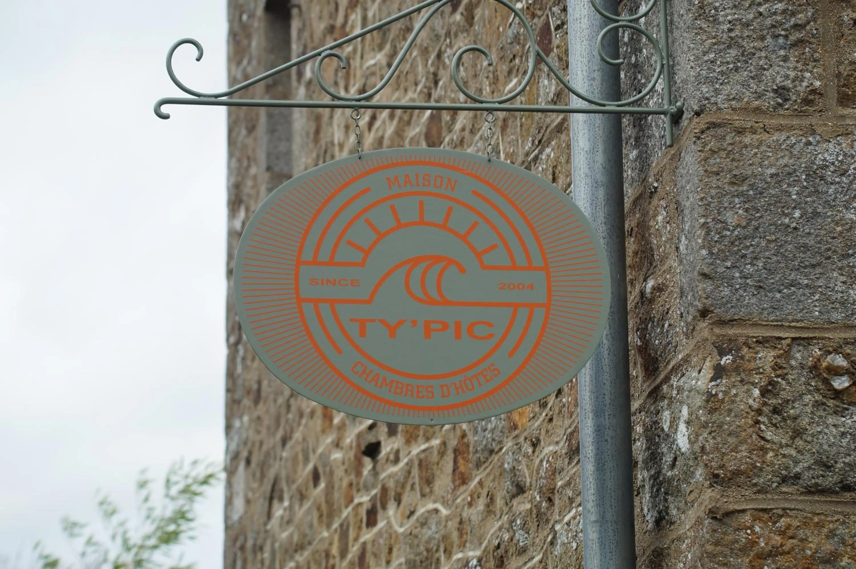 Property logo or sign in La maison d'hôtes Ty Pic