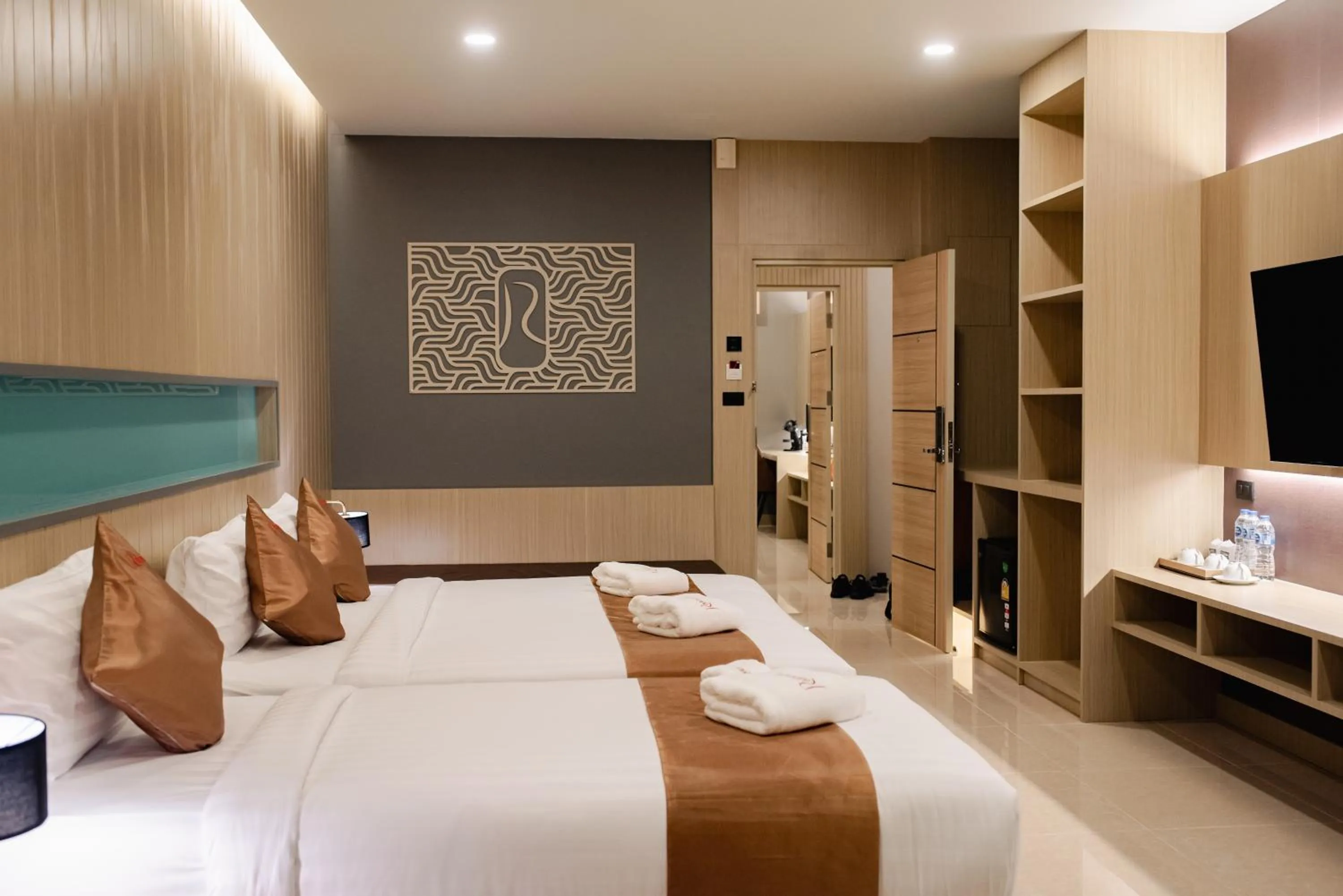 Bed in River Hotel Hatyai