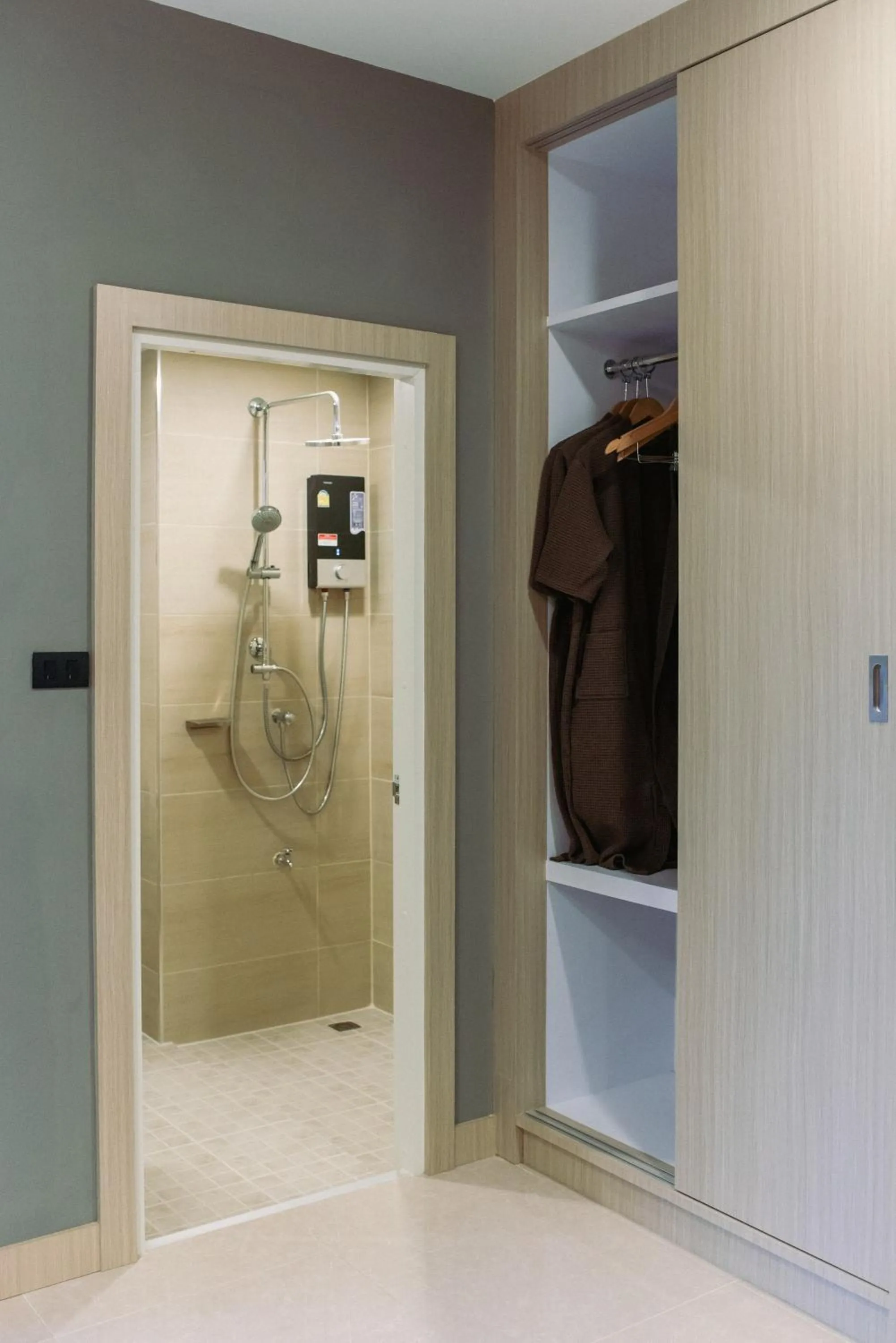 Shower in River Hotel Hatyai