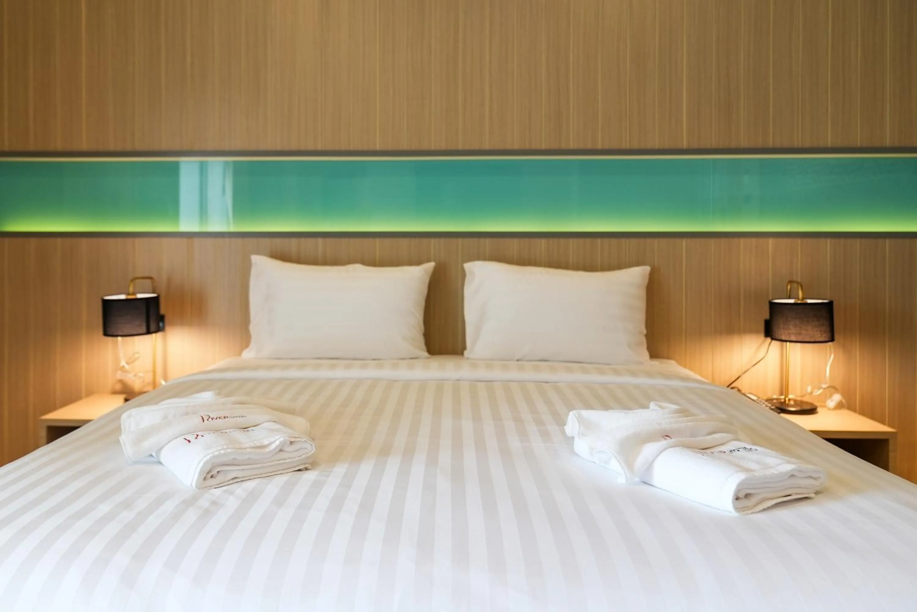 Bed in River Hotel Hatyai