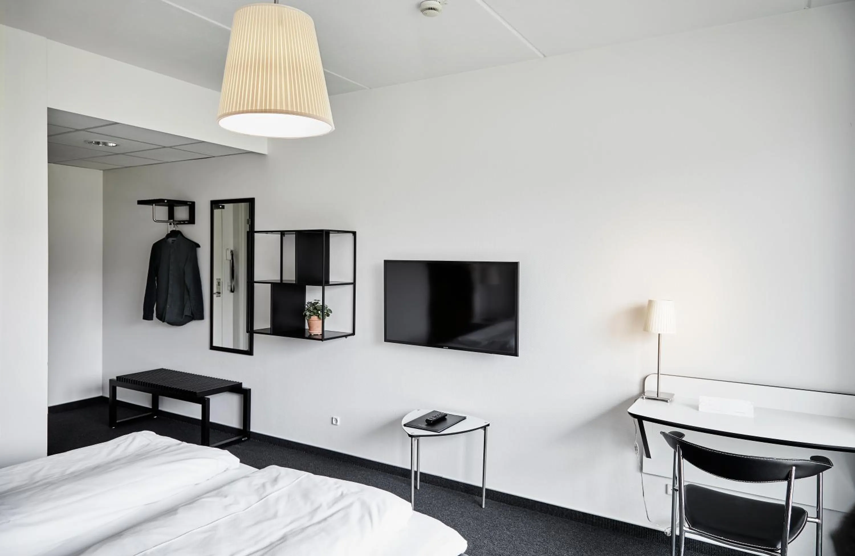 Living room, Bed in Fjelsted Skov Hotel & Konference