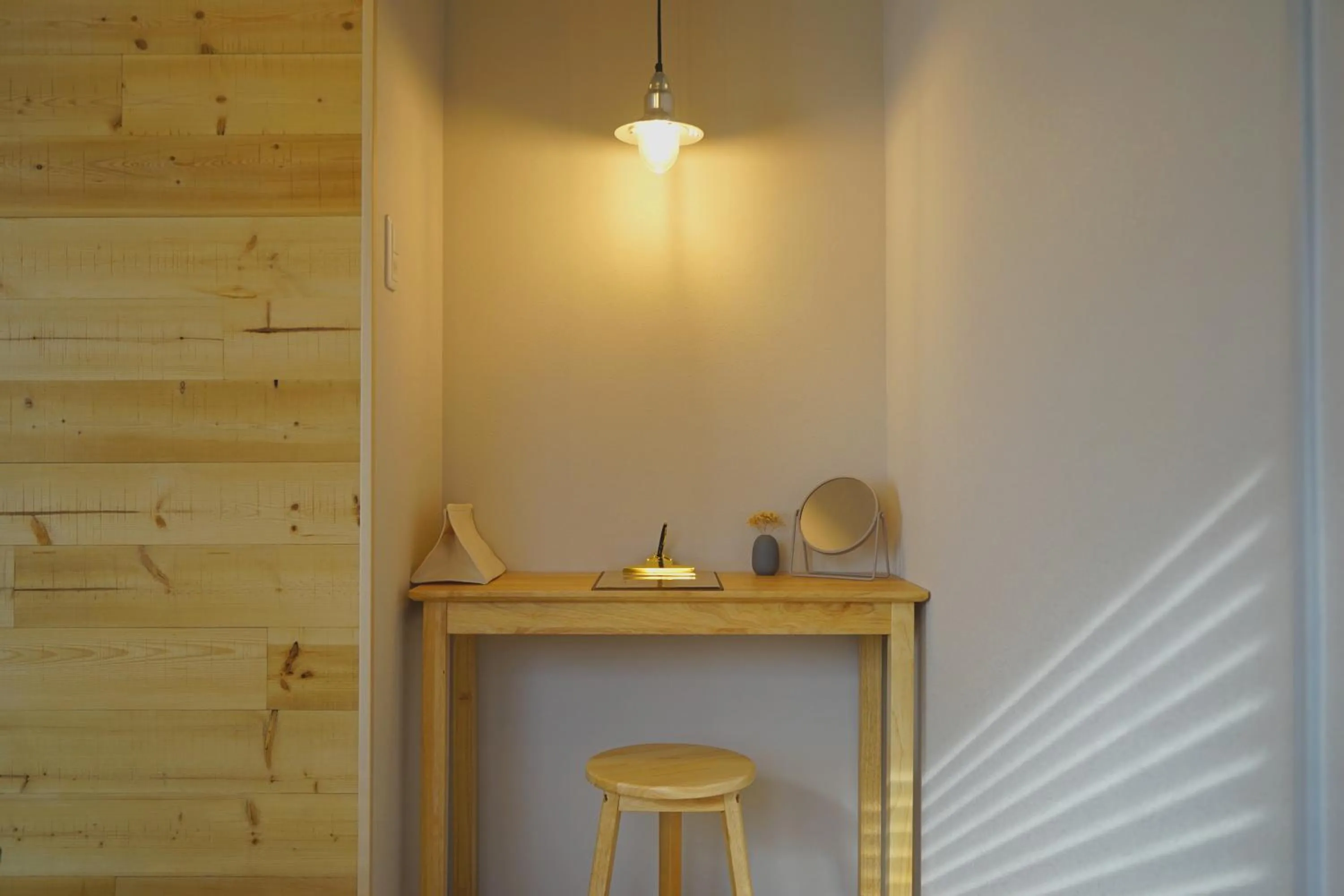 Photo of the whole room in wanderlust STAY