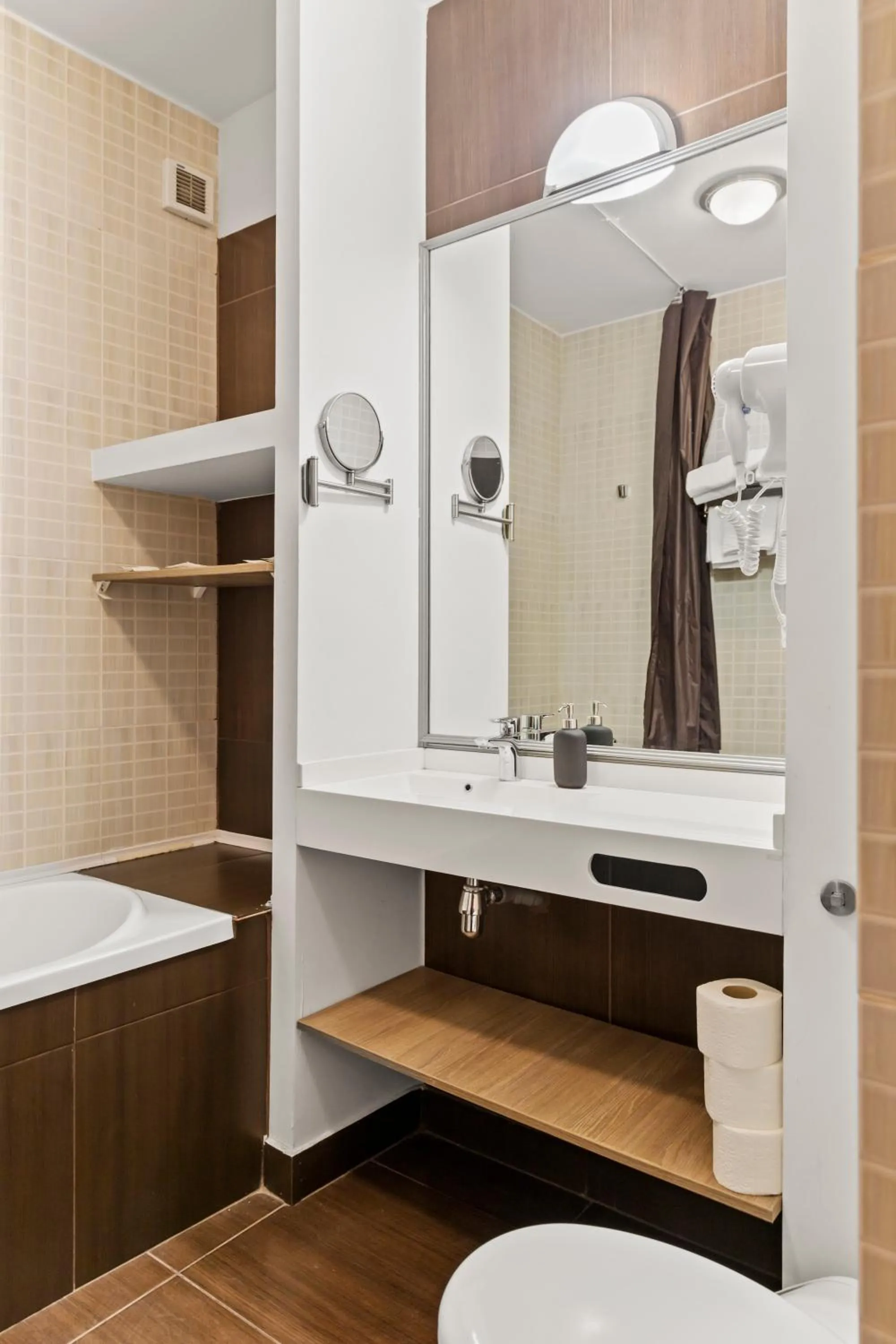 Shower in Uni88 Apart Hotel