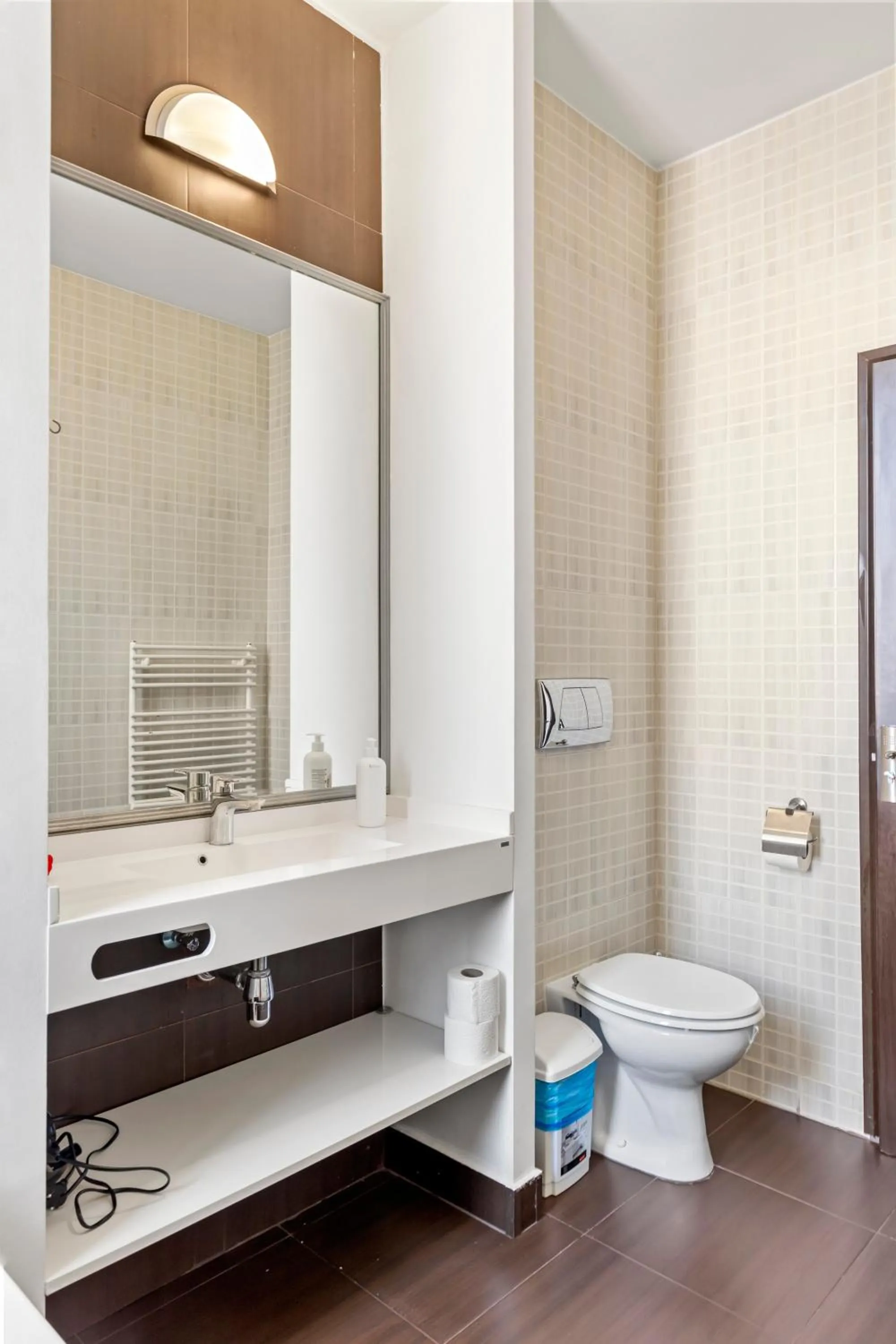 Toilet in Uni88 Apart Hotel