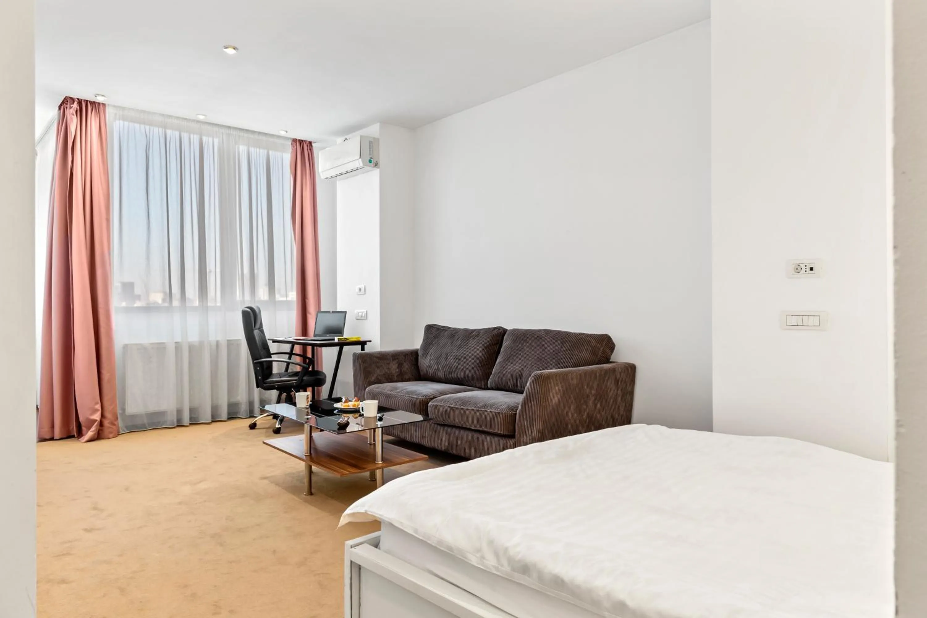 Seating area, Bed in Uni88 Apart Hotel