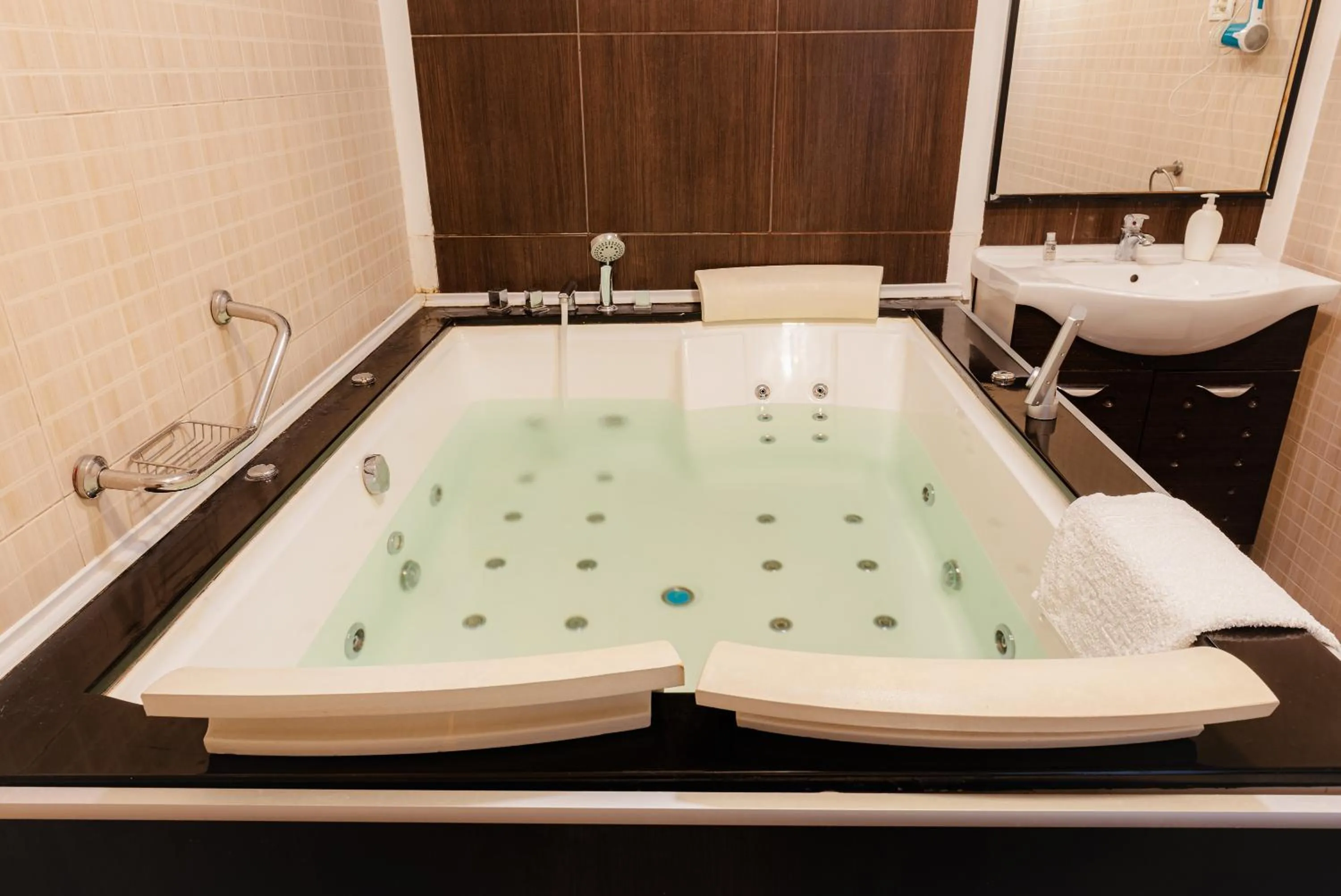 Toilet in Uni88 Apart Hotel