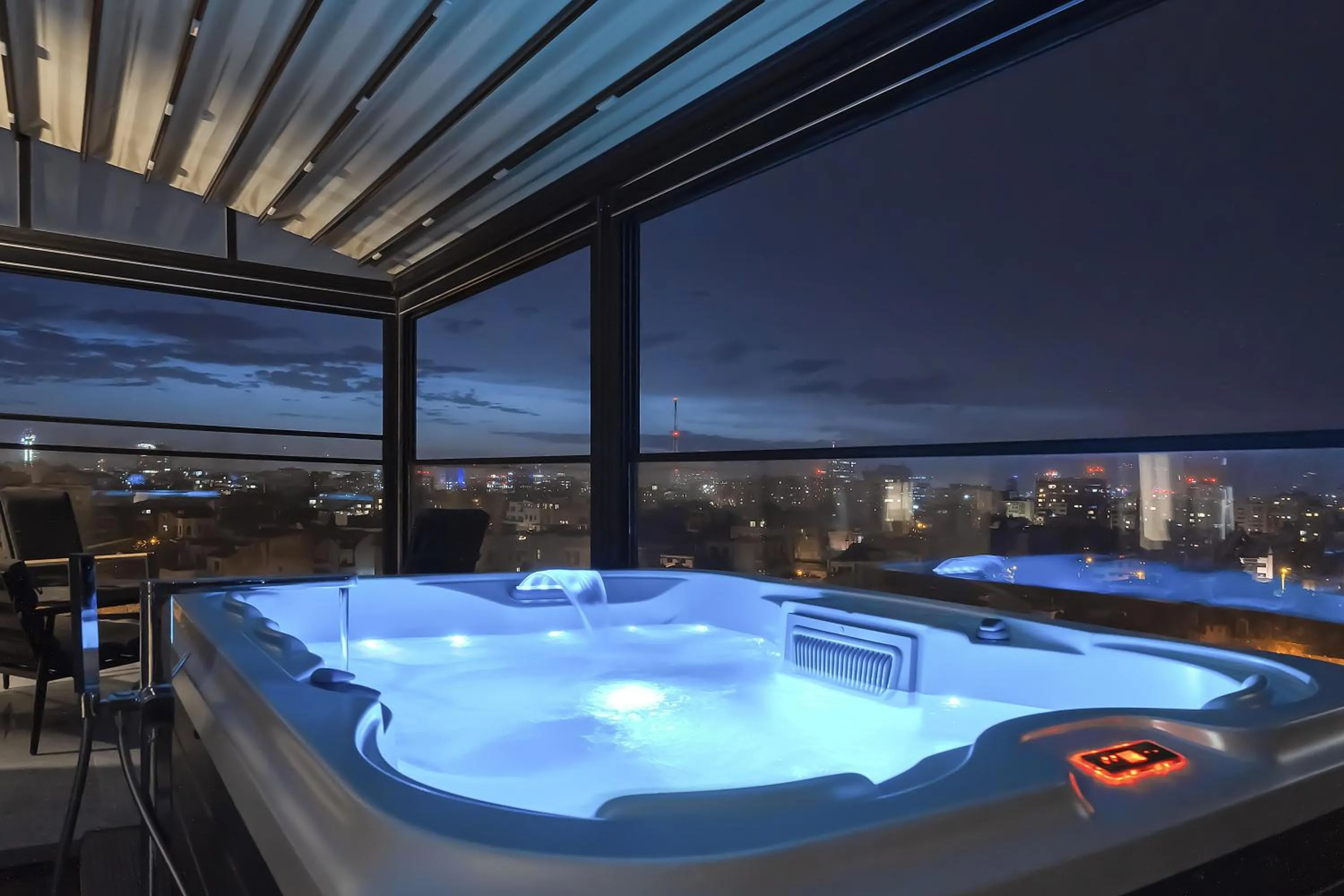 Hot Tub in Uni88 Apart Hotel