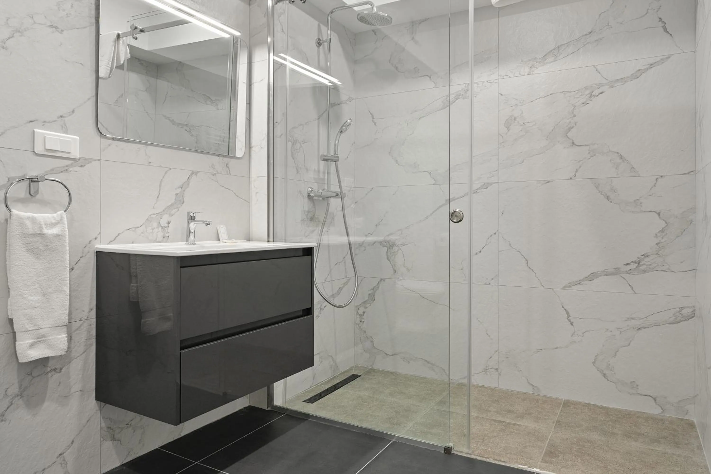 Shower in Uni88 Apart Hotel