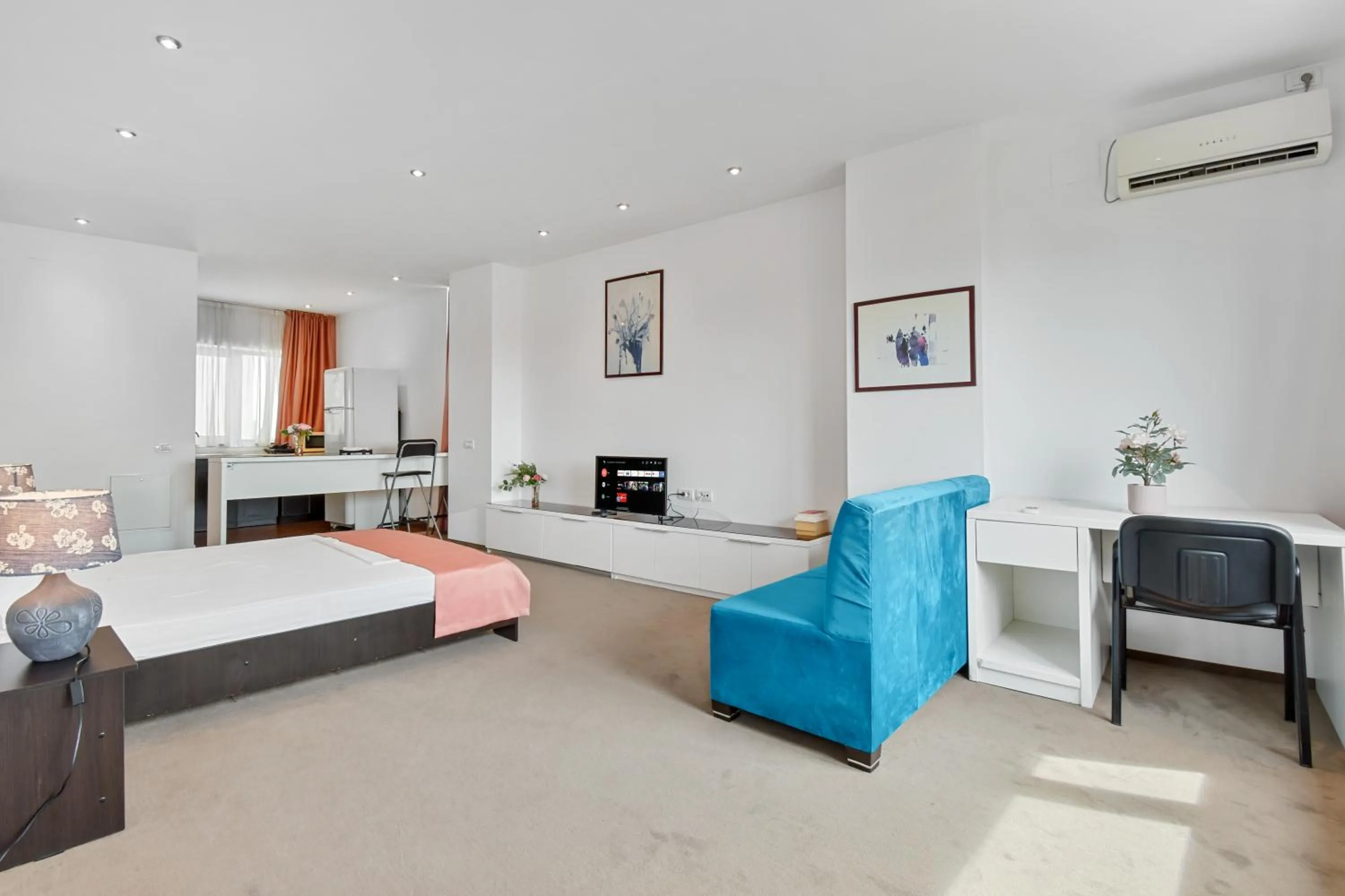 Living room, Bed in Uni88 Apart Hotel