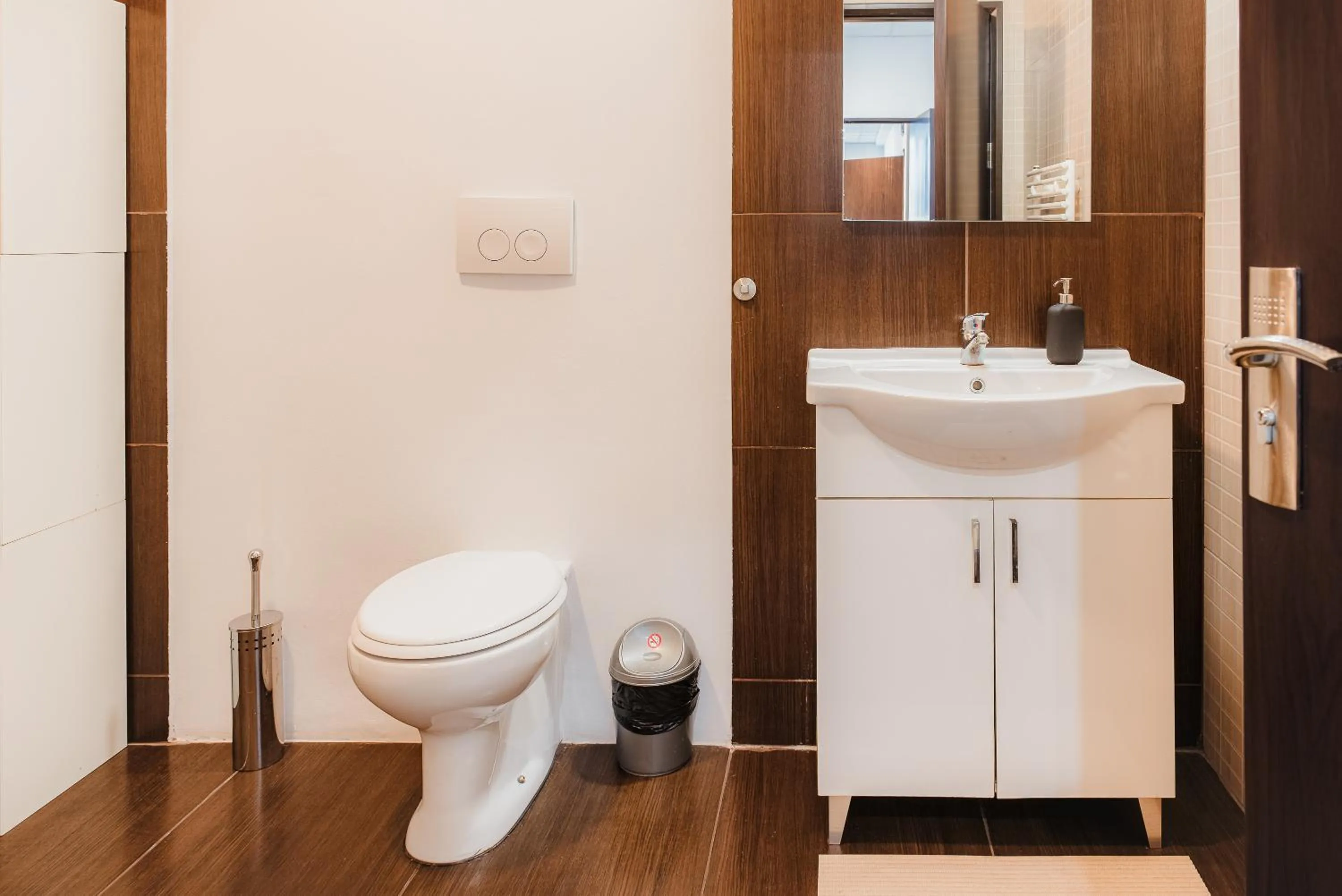 Toilet in Uni88 Apart Hotel