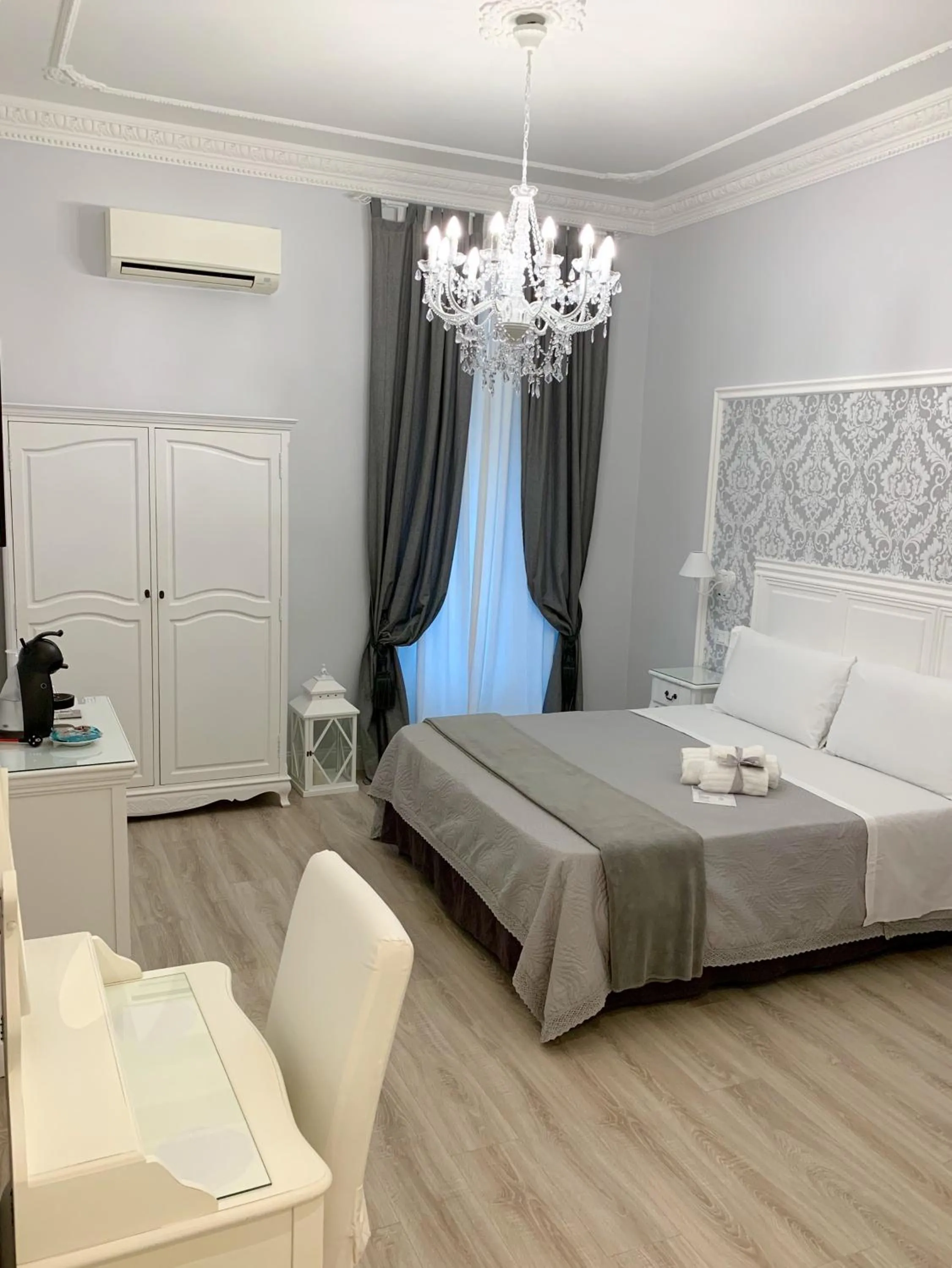 Photo of the whole room, Bed in Charme & Chic Prestige