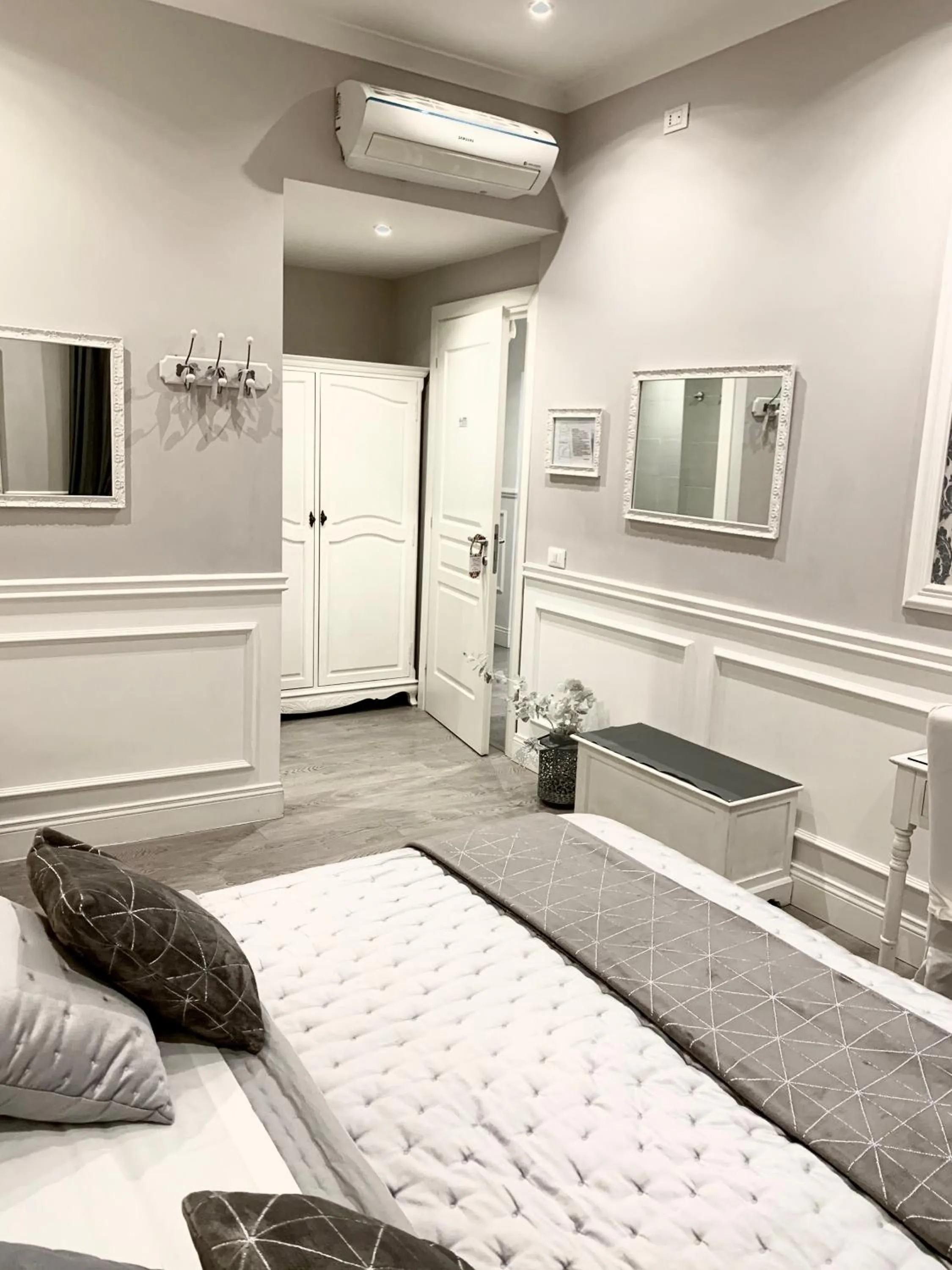 Photo of the whole room, Bed in Charme & Chic Prestige