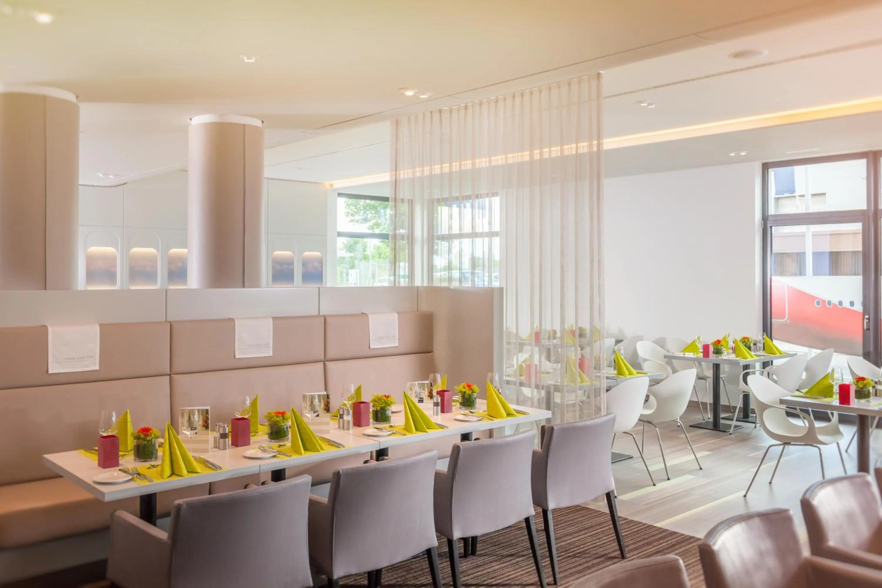 Restaurant/places to eat in Essential by Dorint Stuttgart/Airport