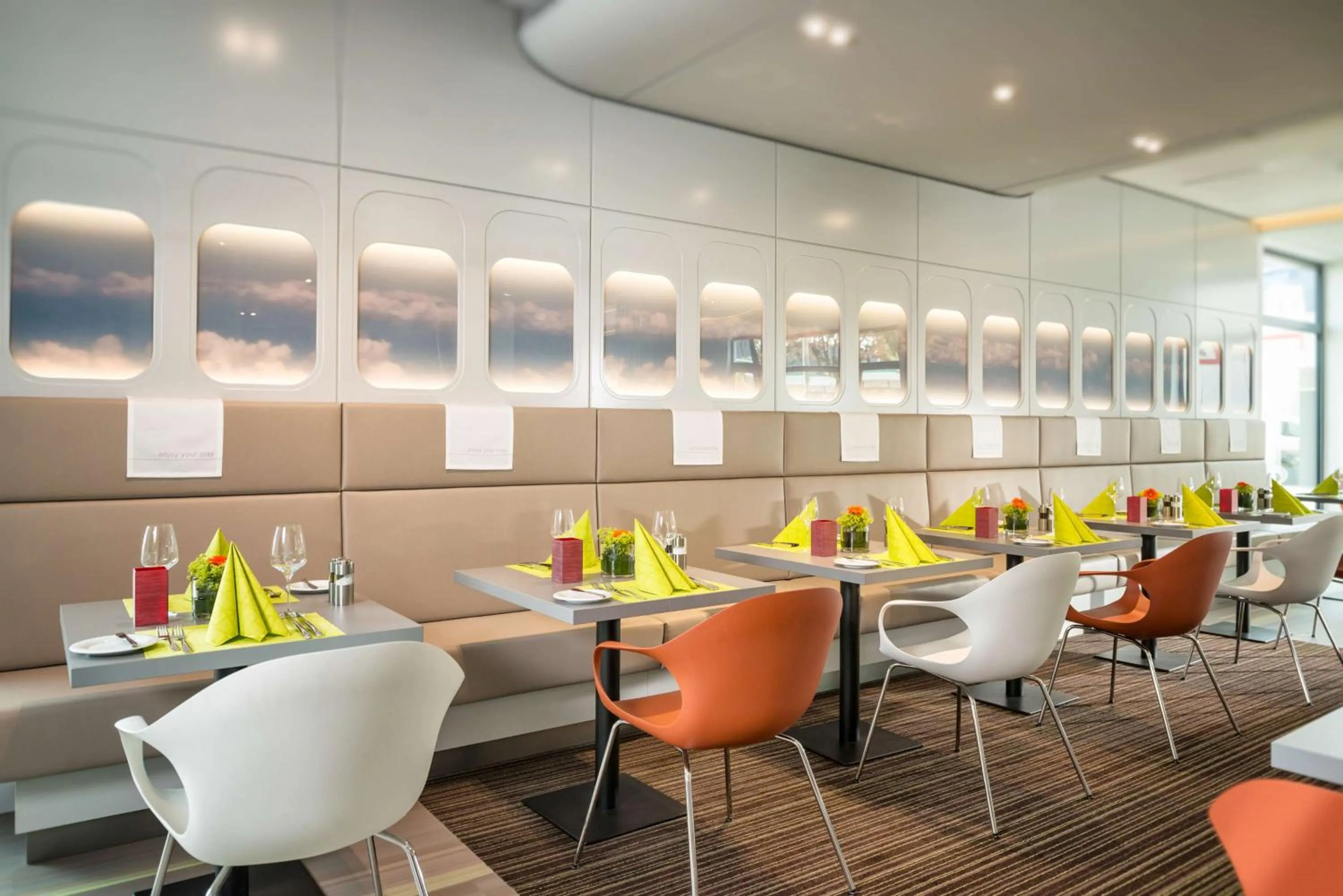 Restaurant/places to eat in Essential by Dorint Stuttgart/Airport