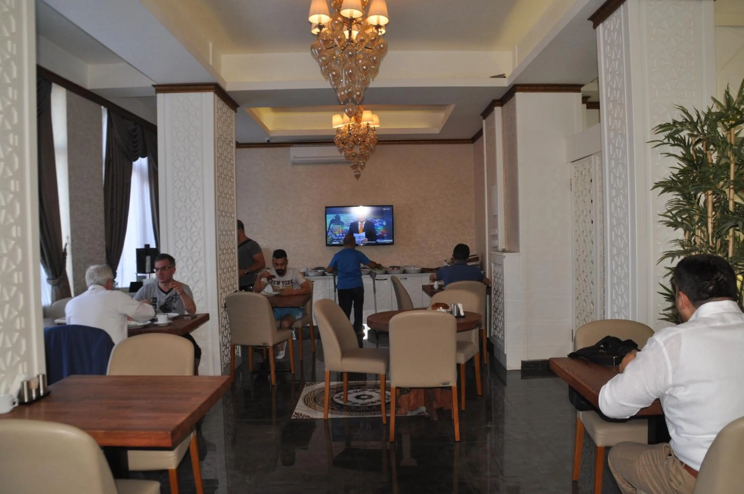 Restaurant/places to eat in Grand Sera Hotel