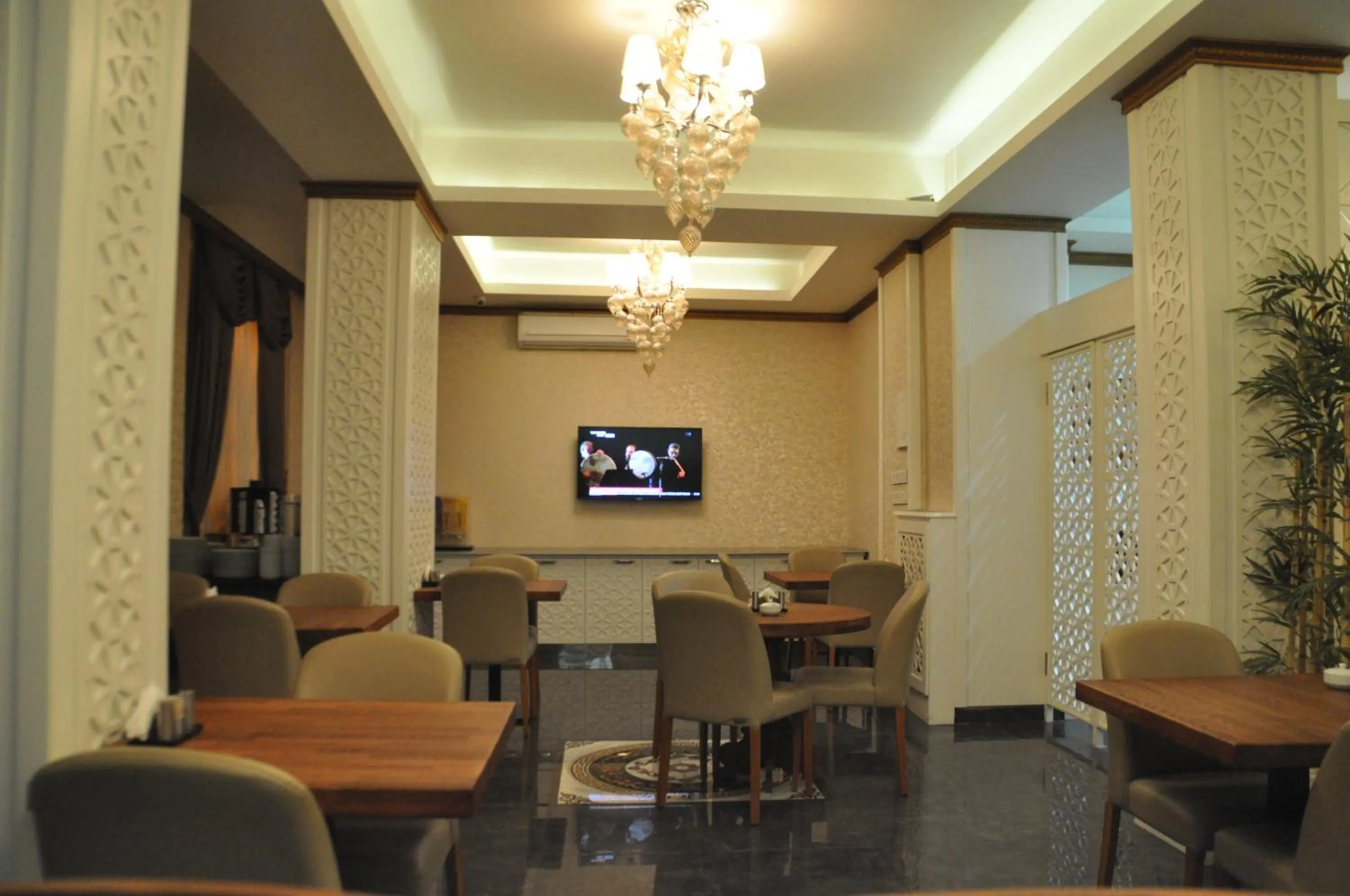 Restaurant/places to eat in Grand Sera Hotel