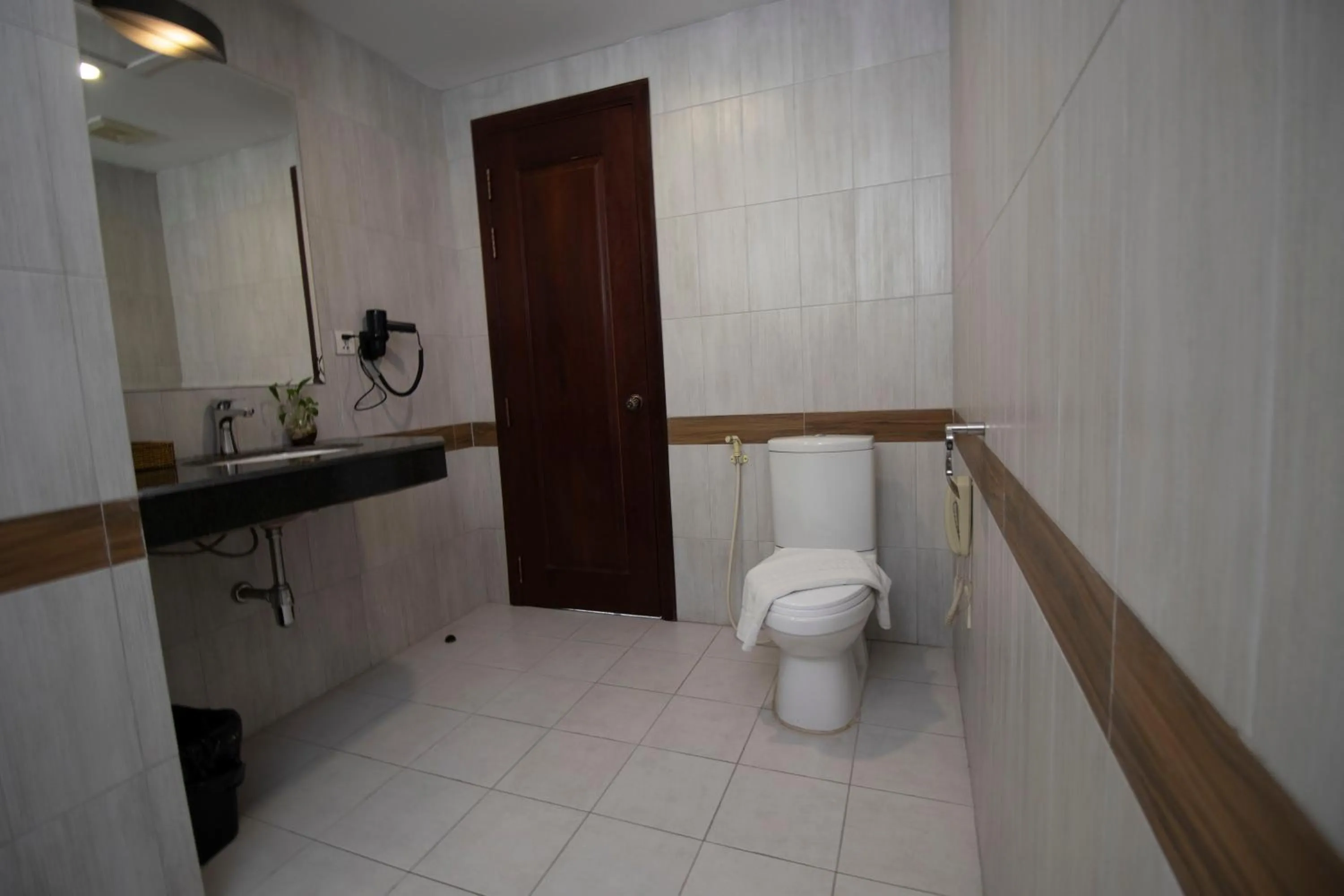 Toilet in Vrest Hotel