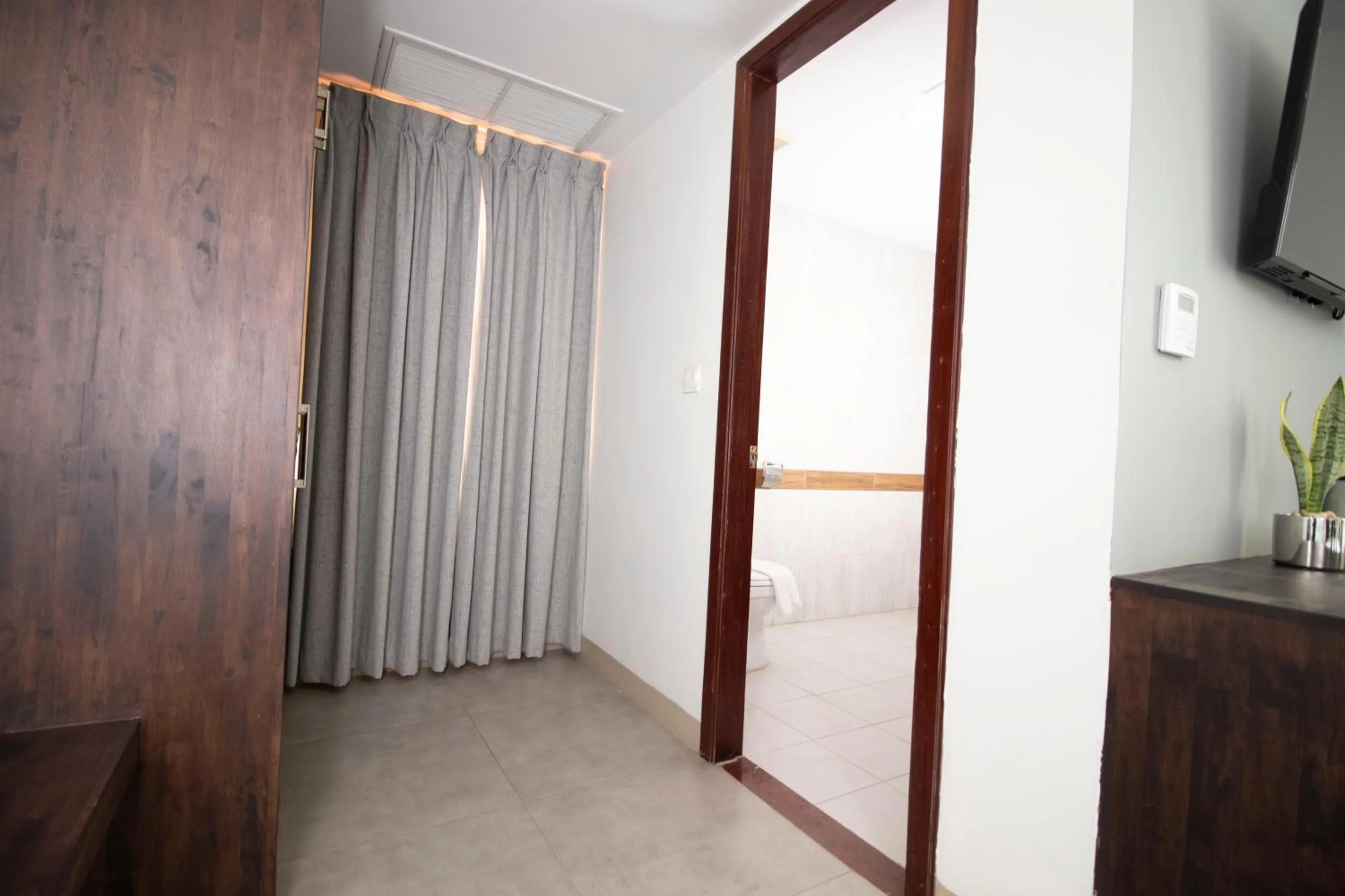 Toilet in Vrest Hotel