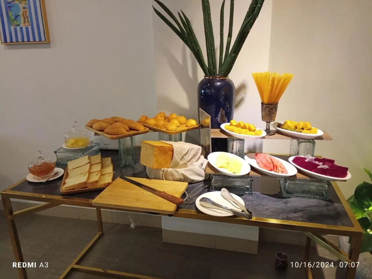 Restaurant/places to eat in Vrest Hotel