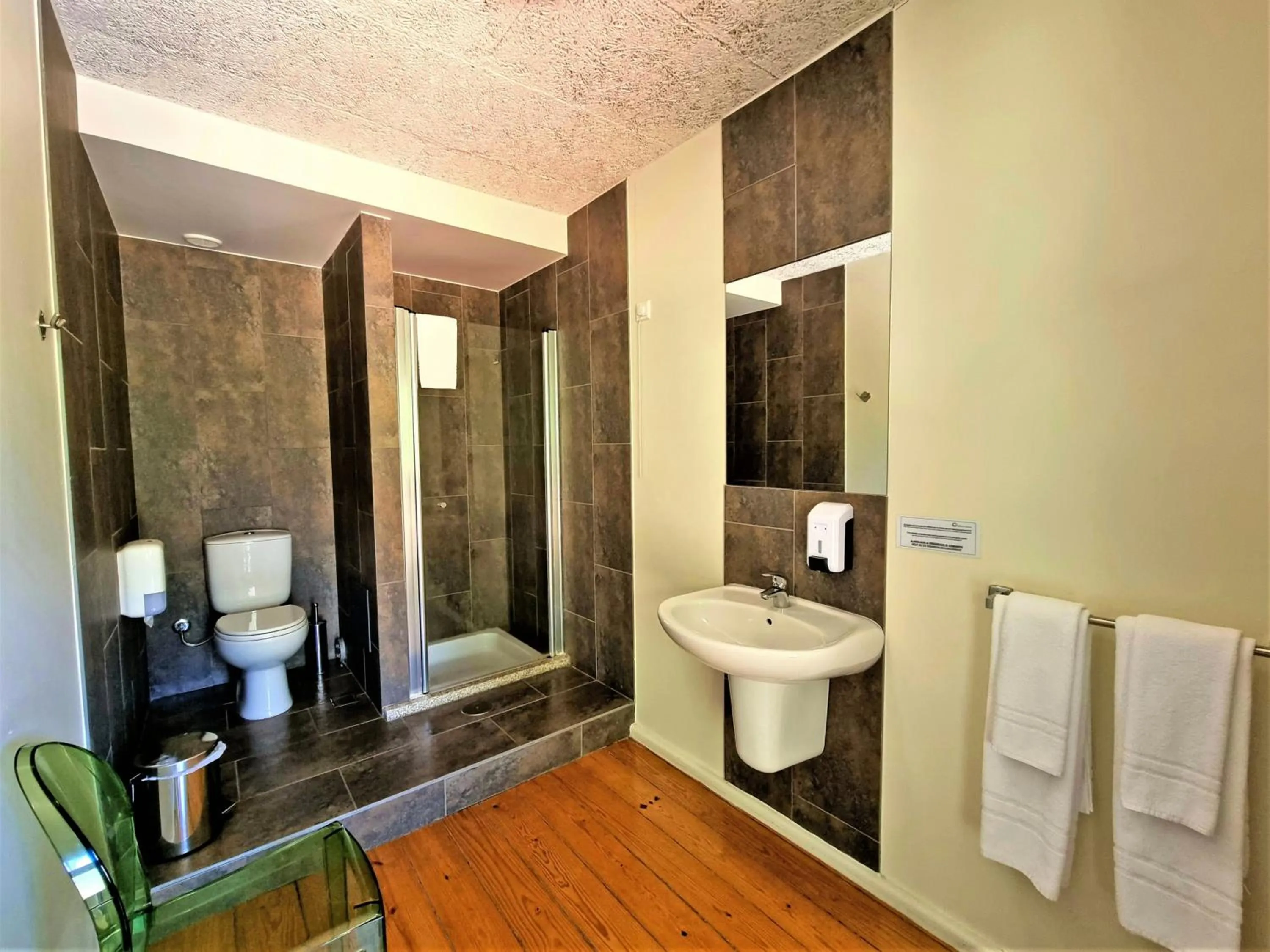 Shower in HI Geres - Pousada de Juventude do Gerês