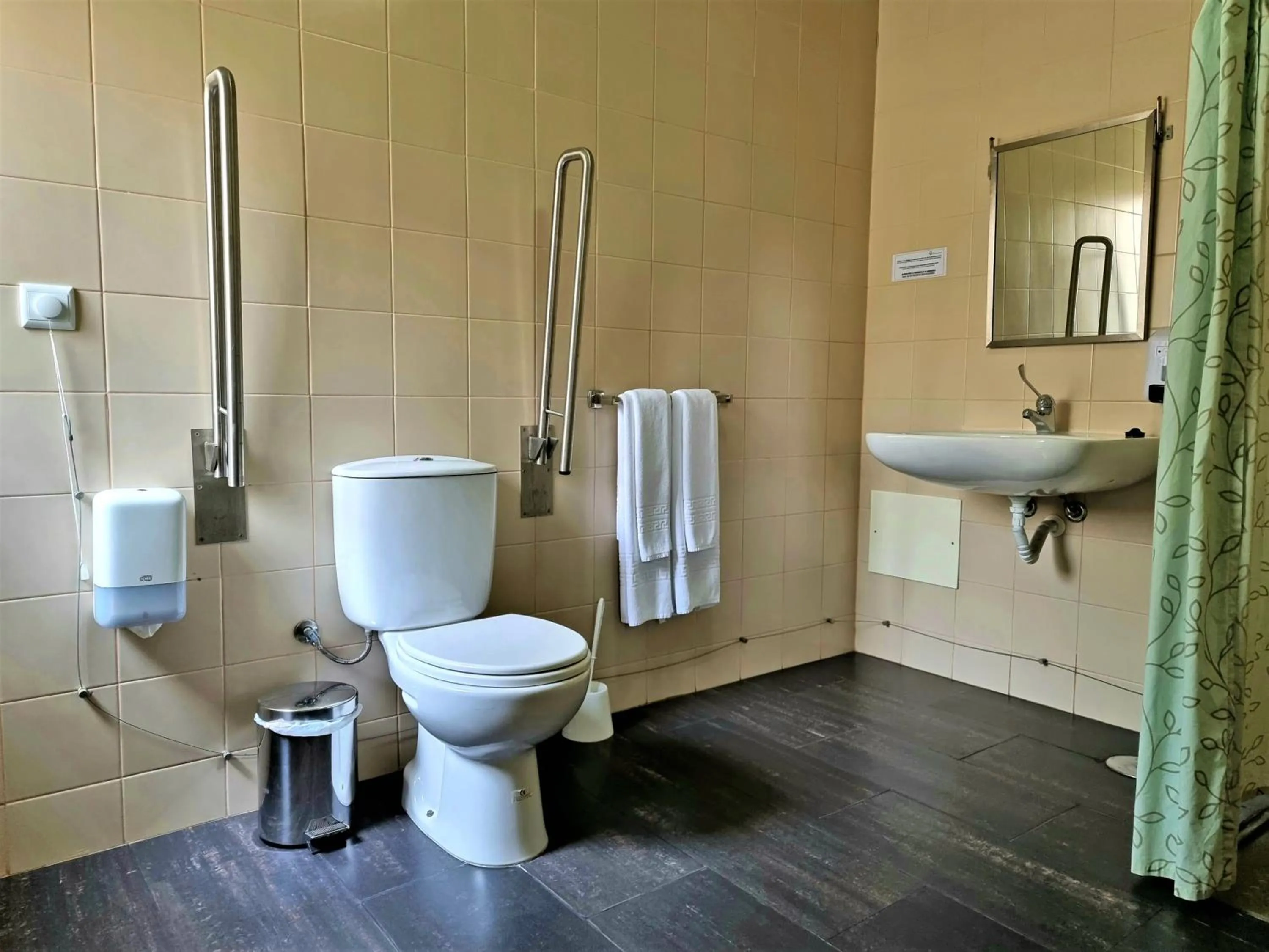 Shower in HI Geres - Pousada de Juventude do Gerês